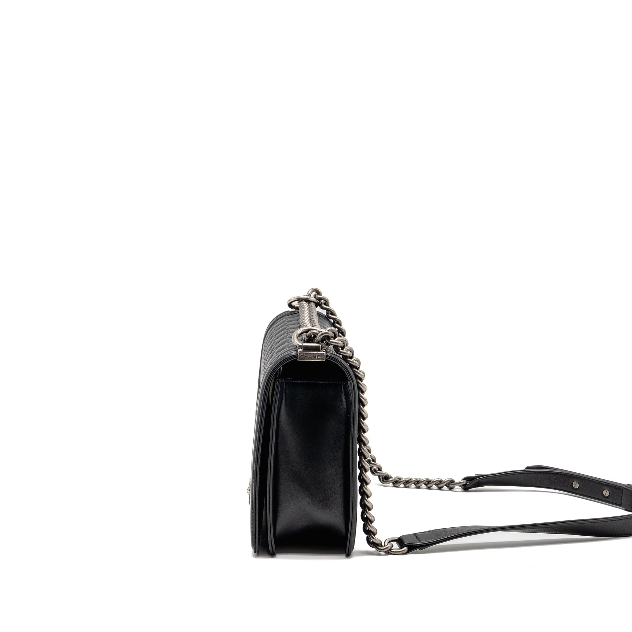CHANEL NEW MEDIUM BOY BAG CALFSKIN BLACK RUTHENIUM HARDWARE