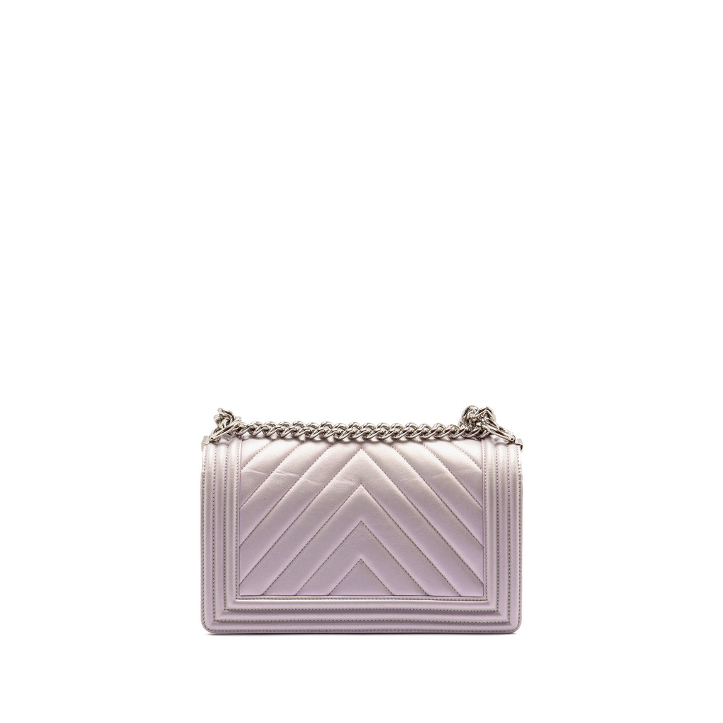 Chanel medium boy bag chevron Lambskin iridescent lilac SHW