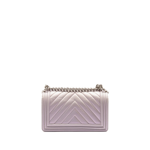 Chanel medium boy bag chevron Lambskin iridescent lilac SHW