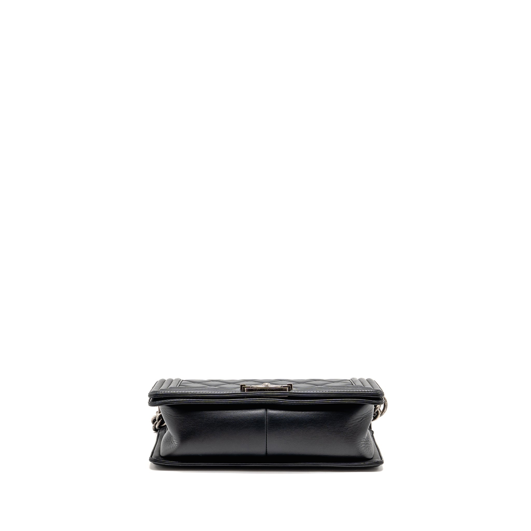 CHANEL MEDIUM BOY BAG CALFSKIN BLACK RUTHENIUM HARDWARE