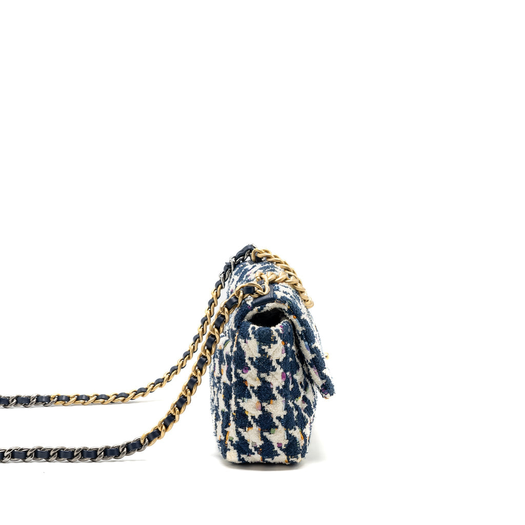 CHANEL SMALL 19 BAG FABRIC MULTICOLOUR BLUE / WHITE MULTICOLOUR HARDWARE