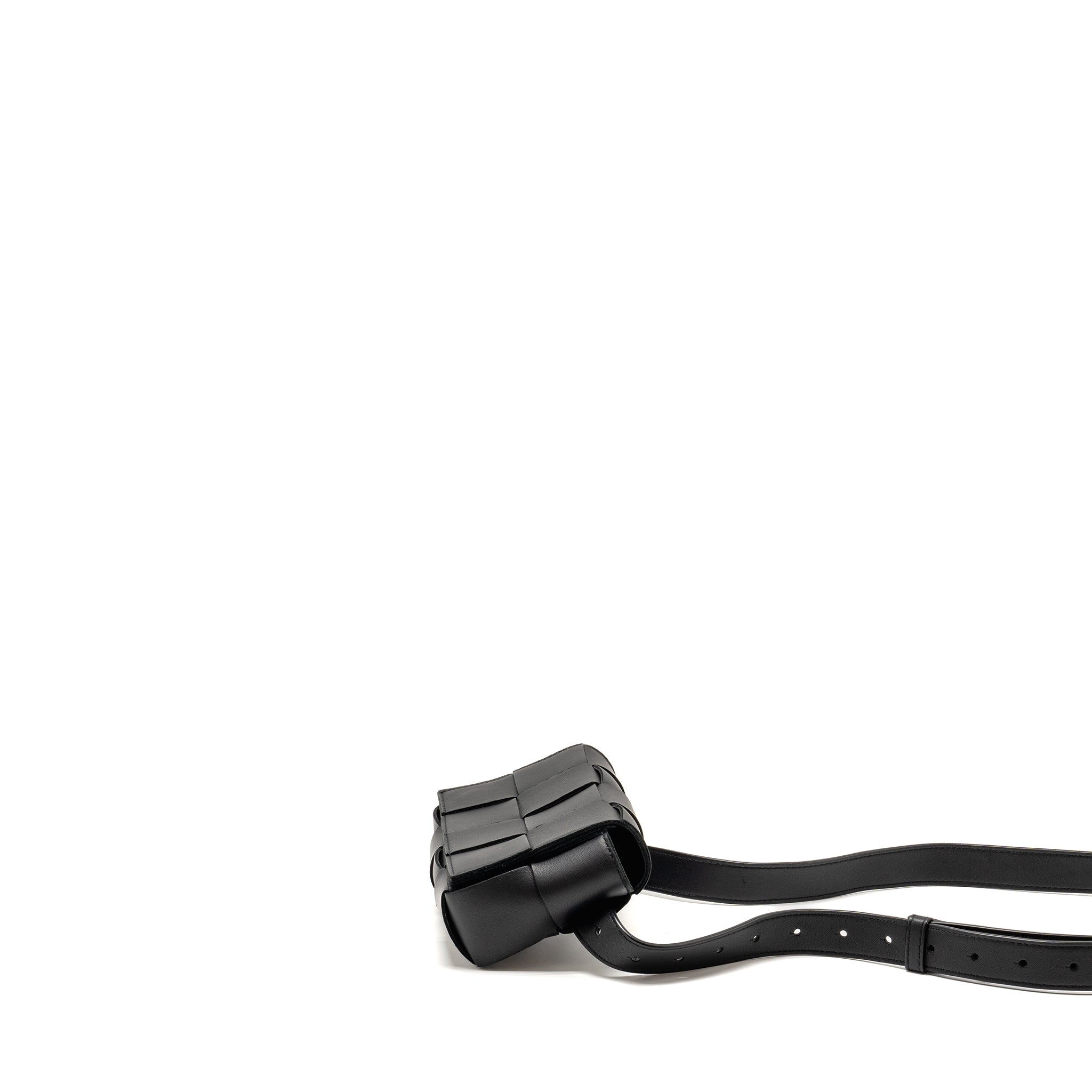 BOTTEGA VENETA CASSETTE BELT BAG CALFSKIN BLACK GHW