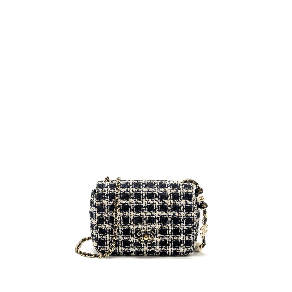 CHANEL MINI FLAP BAG WITH DETAILED CHAIN TWEED BLACK/WHITE LGHW (MICROCHIP)
