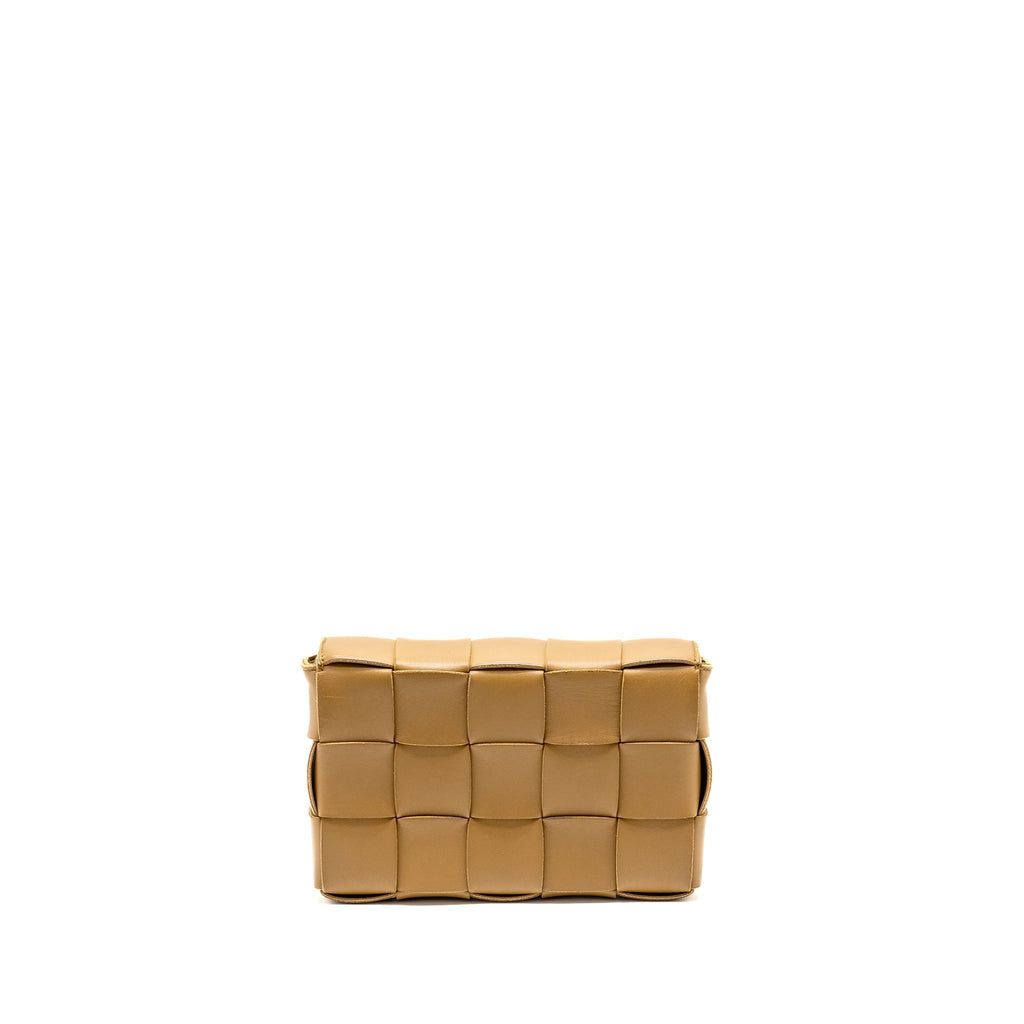 BOTTEGA VENETA SMALL CASSETTE BAG LAMBSKIN CARAMEL GHW