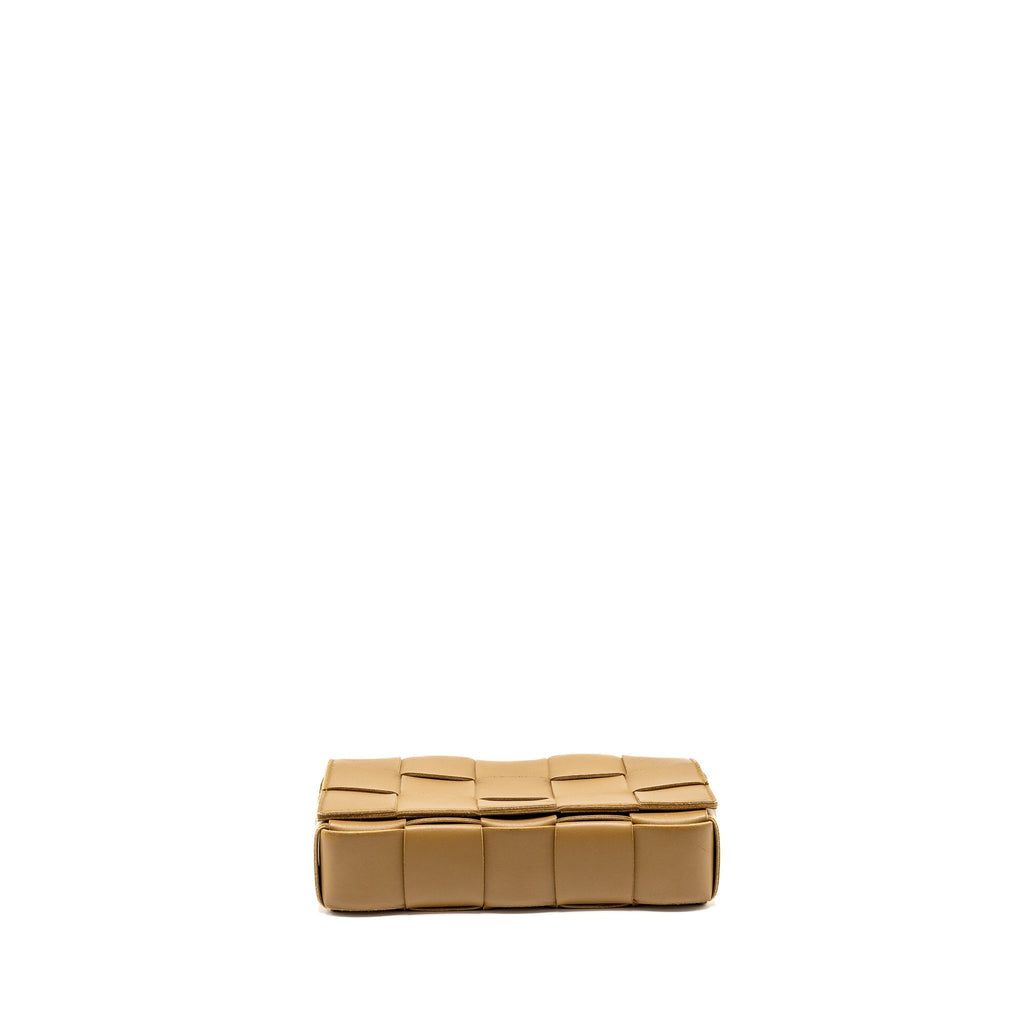 BOTTEGA VENETA SMALL CASSETTE BAG LAMBSKIN CARAMEL GHW