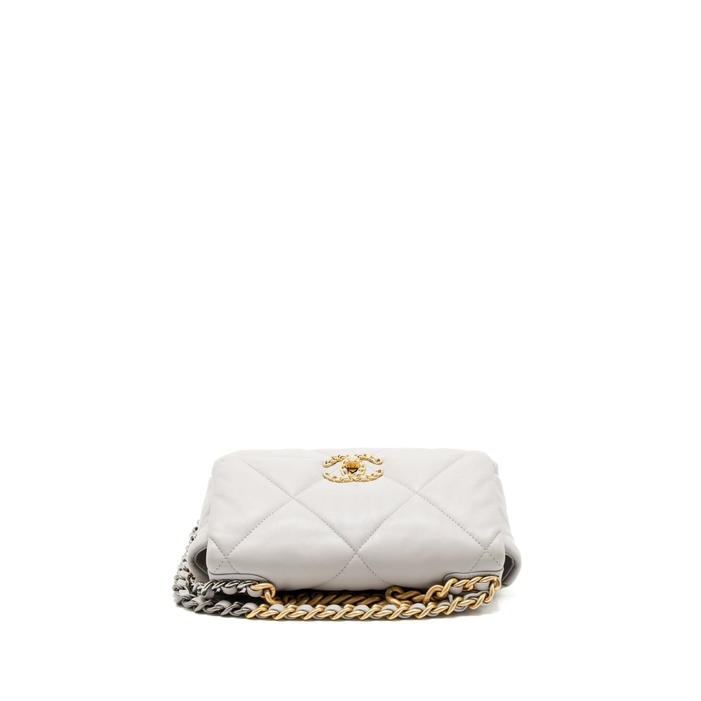CHANEL SMALL 19 BAG LAMBSKIN LIGHT GREY MULTICOLOUR HARDWARE (MICROCHIP)