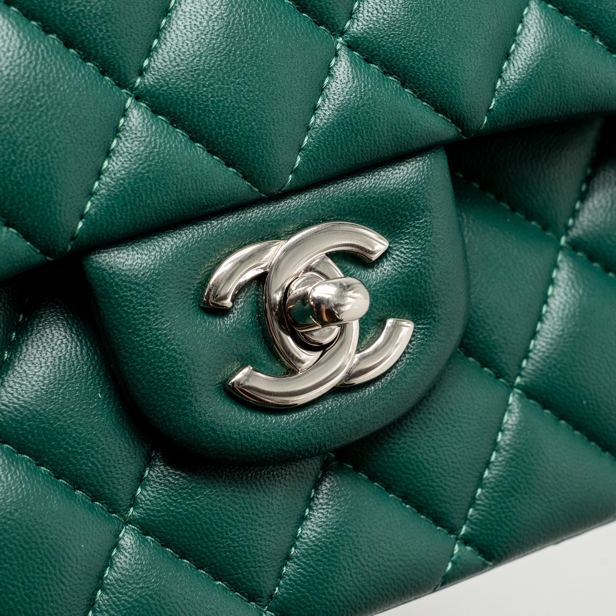 CHANEL MEDIUM CLASSIC DOUBLE FLAP BAG LAMBSKIN GREEN SHW