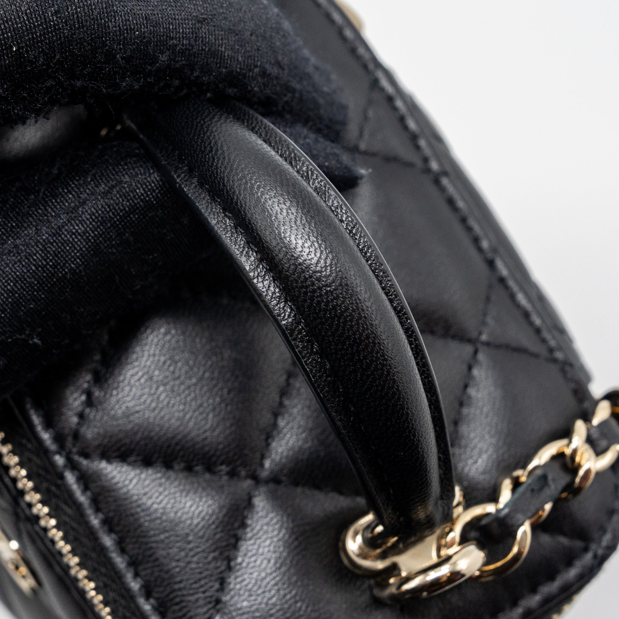 CHANEL TOP HANDLE MINI VANITY WITH CHAIN LAMBSKIN BLACK LGHW (MICROCHIP)