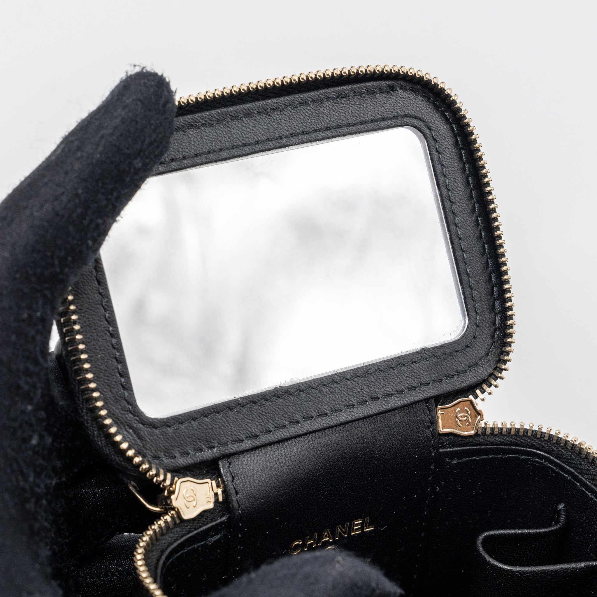 CHANEL TOP HANDLE MINI VANITY WITH CHAIN LAMBSKIN BLACK LGHW (MICROCHIP)