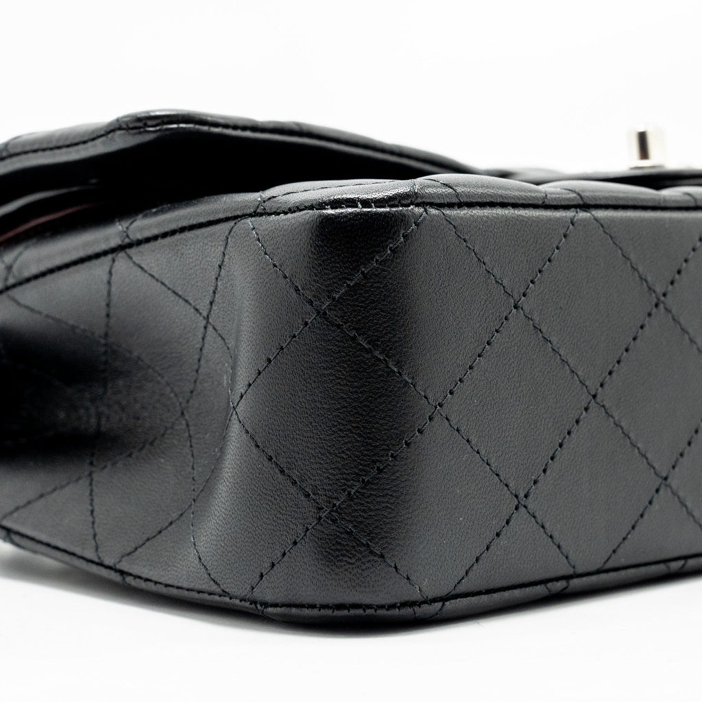CHANEL MEDIUM CLASSIC DOUBLE FLAP BAG LAMBSKIN BLACK SHW (MICROCHIP)