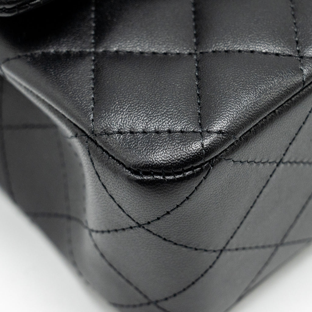 CHANEL MEDIUM CLASSIC DOUBLE FLAP BAG LAMBSKIN BLACK SHW (MICROCHIP)