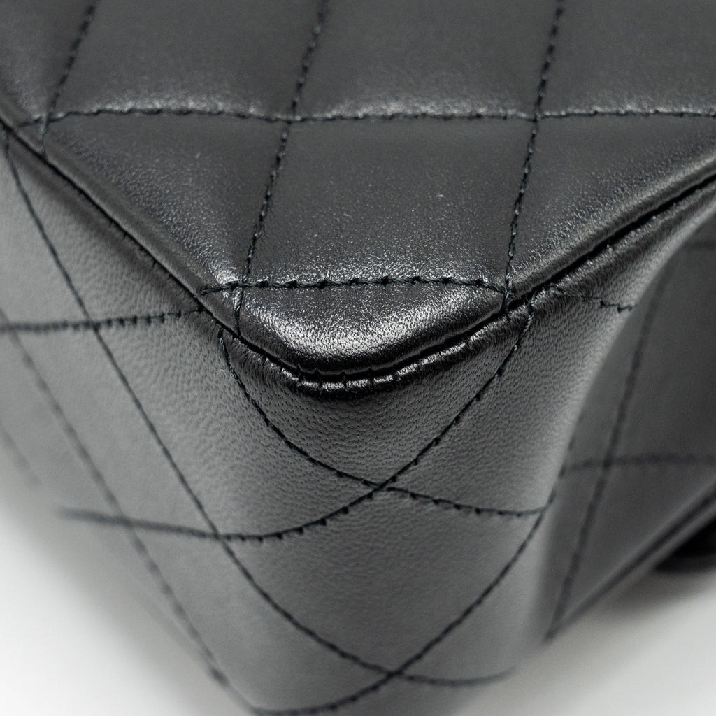 CHANEL MEDIUM CLASSIC DOUBLE FLAP BAG LAMBSKIN BLACK SHW (MICROCHIP)