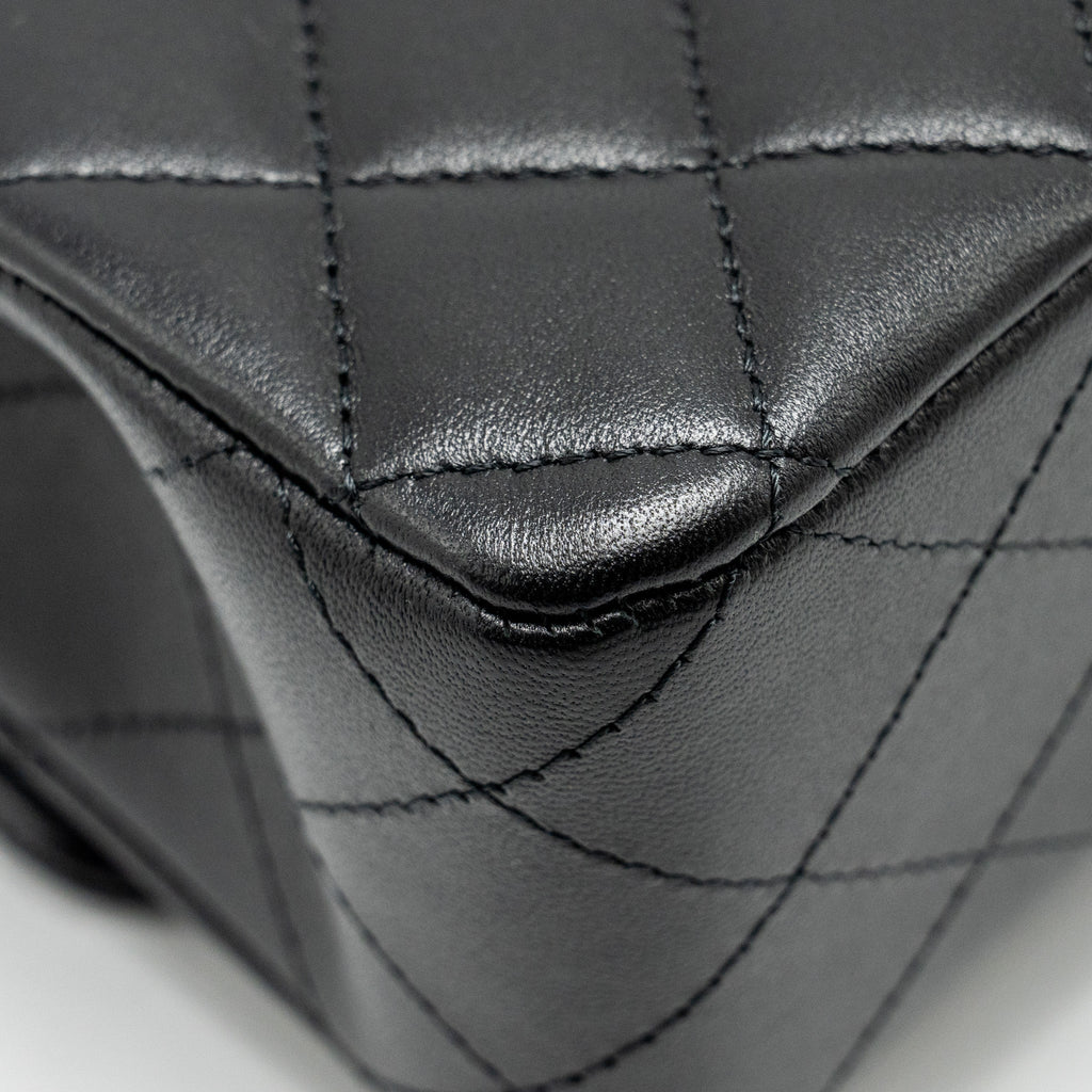 CHANEL MEDIUM CLASSIC DOUBLE FLAP BAG LAMBSKIN BLACK SHW (MICROCHIP)