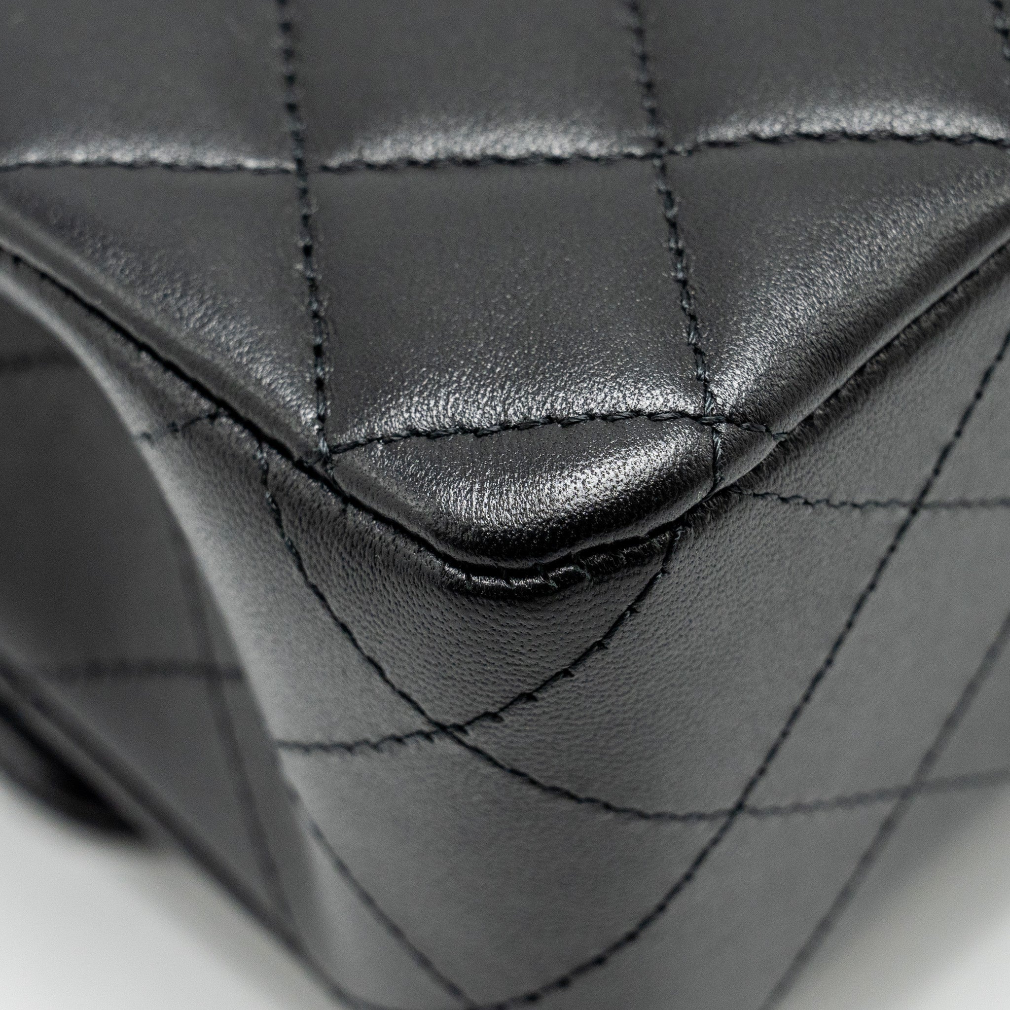 CHANEL MEDIUM CLASSIC DOUBLE FLAP BAG LAMBSKIN BLACK SHW (MICROCHIP)