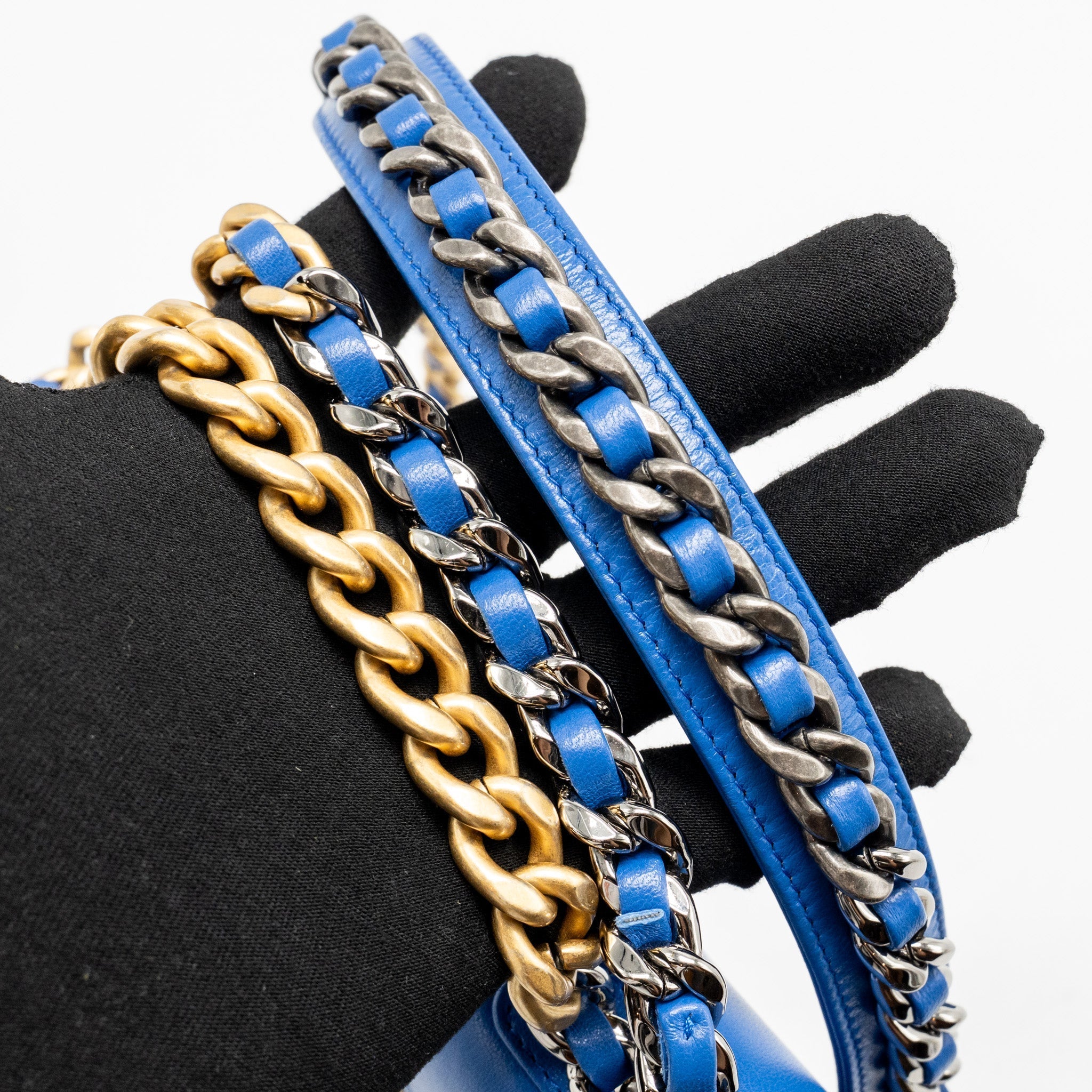 CHANEL 19 WALLET ON CHAIN LAMBSKIN BLUE MULTICOLOUR HARDWARE