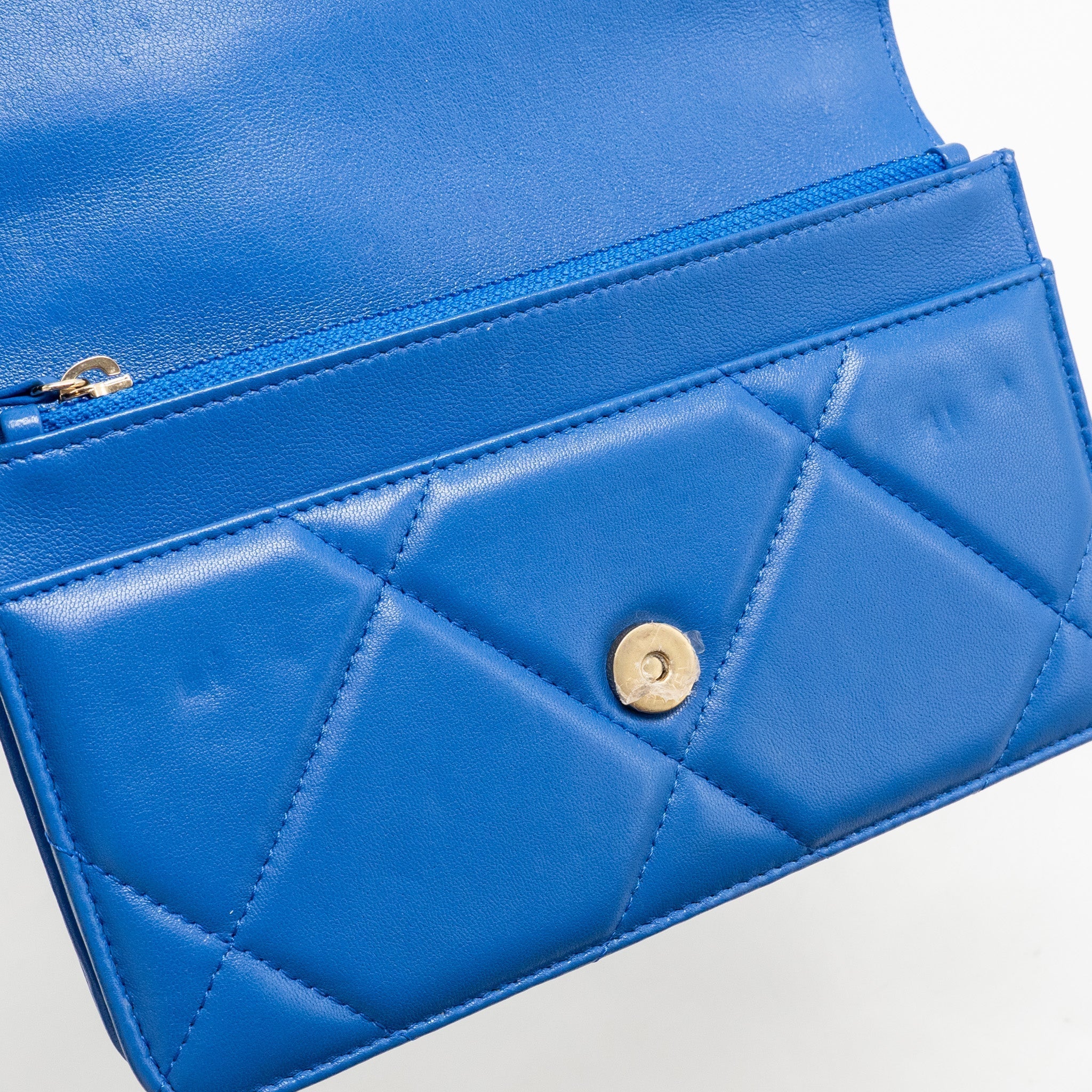 CHANEL 19 WALLET ON CHAIN LAMBSKIN BLUE MULTICOLOUR HARDWARE