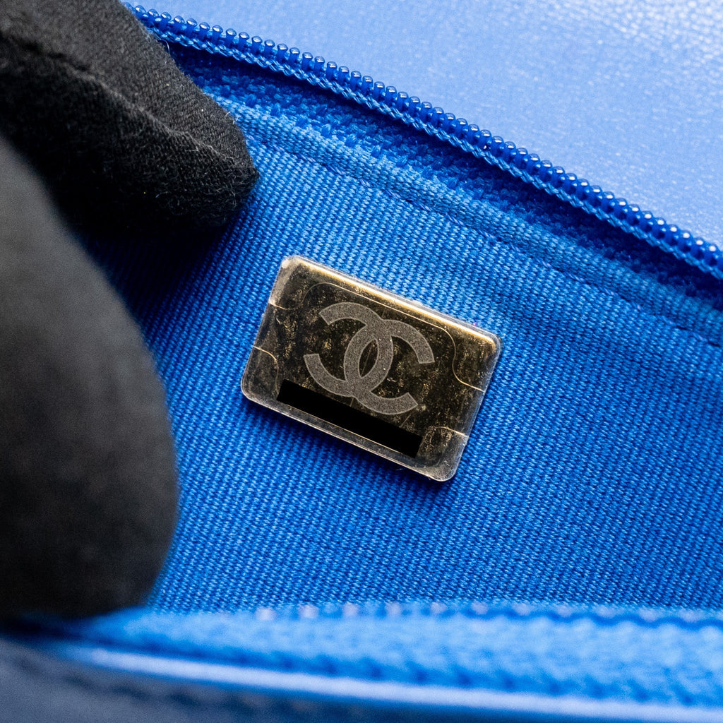 CHANEL 19 WALLET ON CHAIN LAMBSKIN BLUE MULTICOLOUR HARDWARE