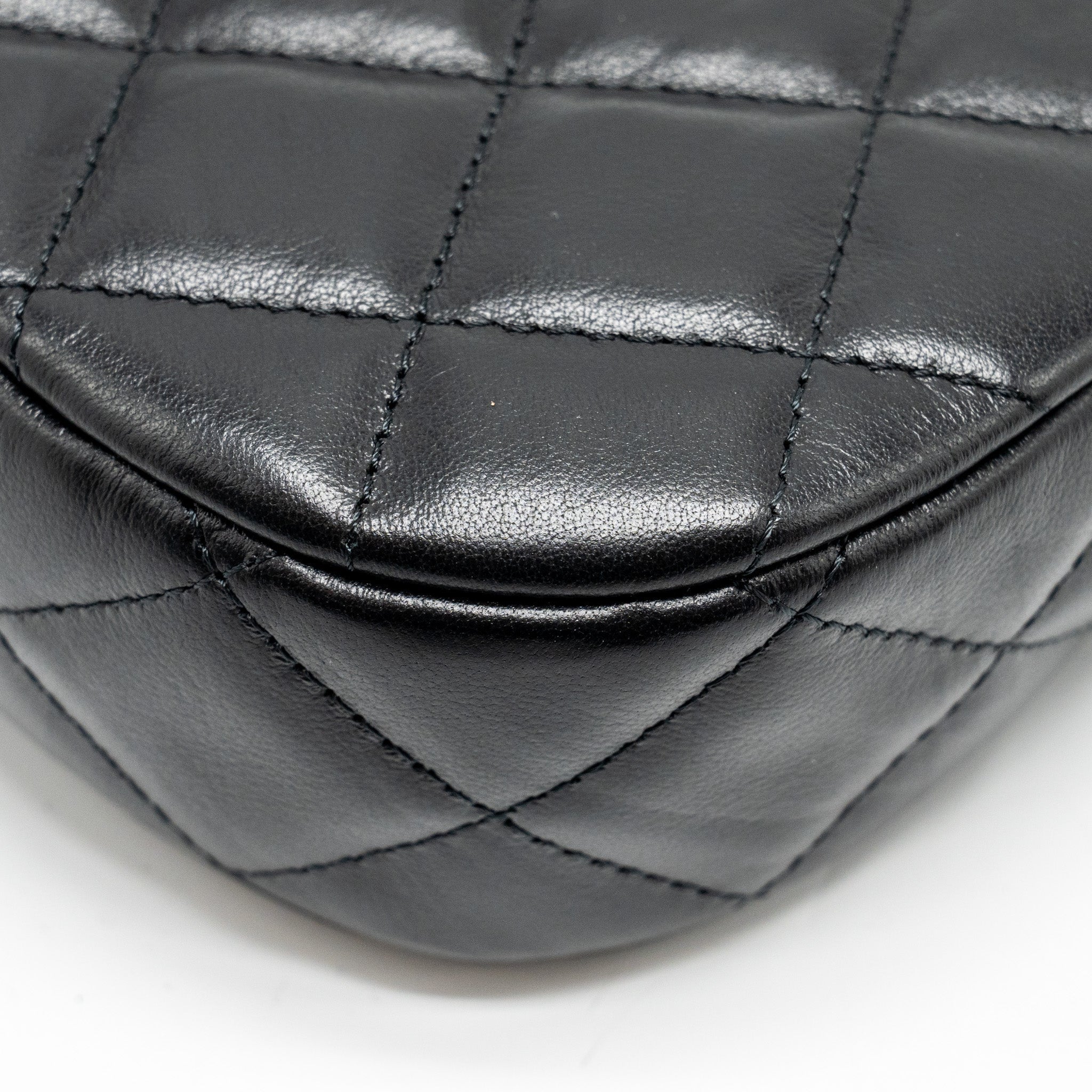 CHANEL 23K SMALL HOBO SHOULDER BAG CALFSKIN BLACK GHW (MICROCHIP)