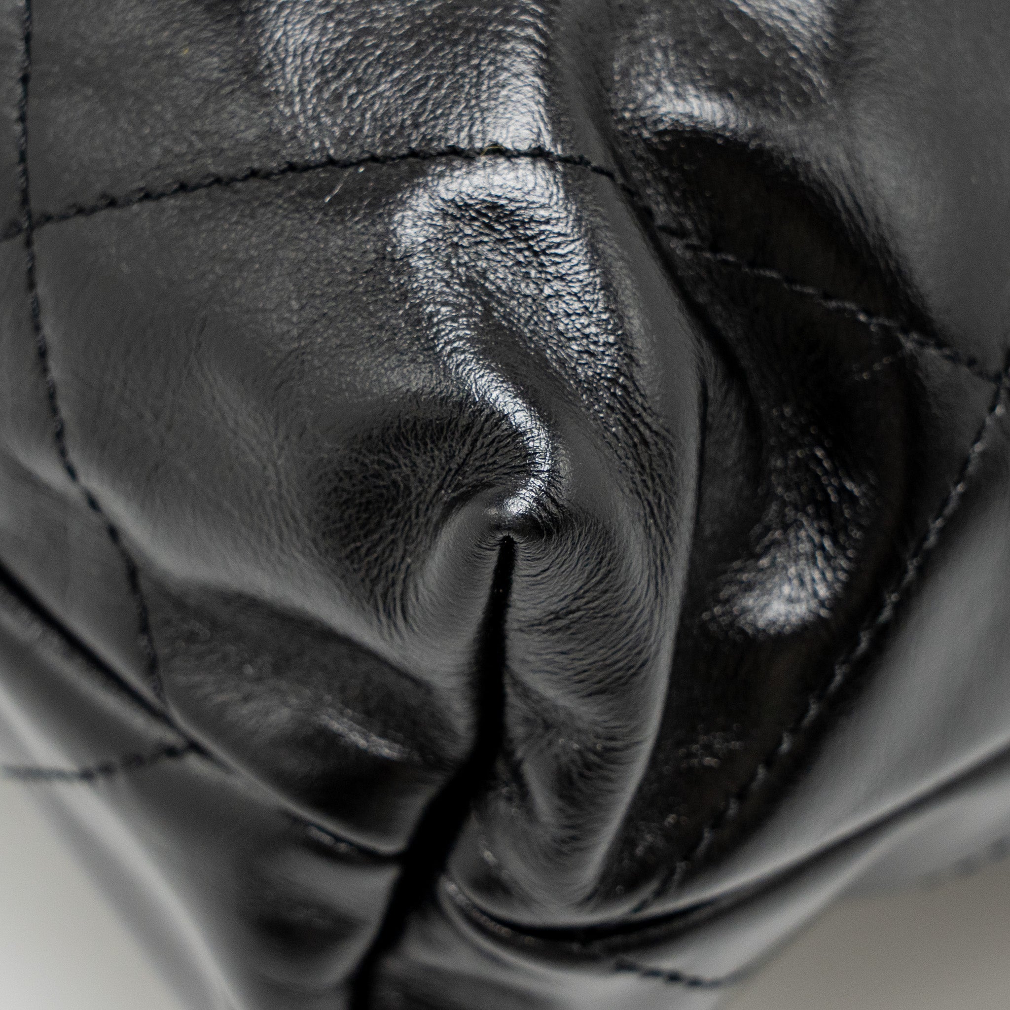 CHANEL SMALL 22BAG SHINY CALFSKIN BLACK GHW (MICROCHIP)
