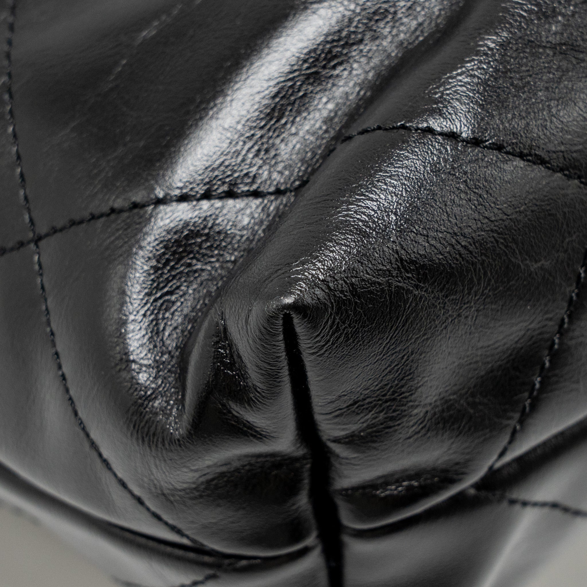 CHANEL SMALL 22BAG SHINY CALFSKIN BLACK GHW (MICROCHIP)