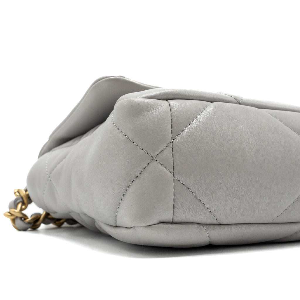 CHANEL SMALL 19 BAG LAMBSKIN LIGHT GREY MULTICOLOUR HARDWARE (MICROCHIP)