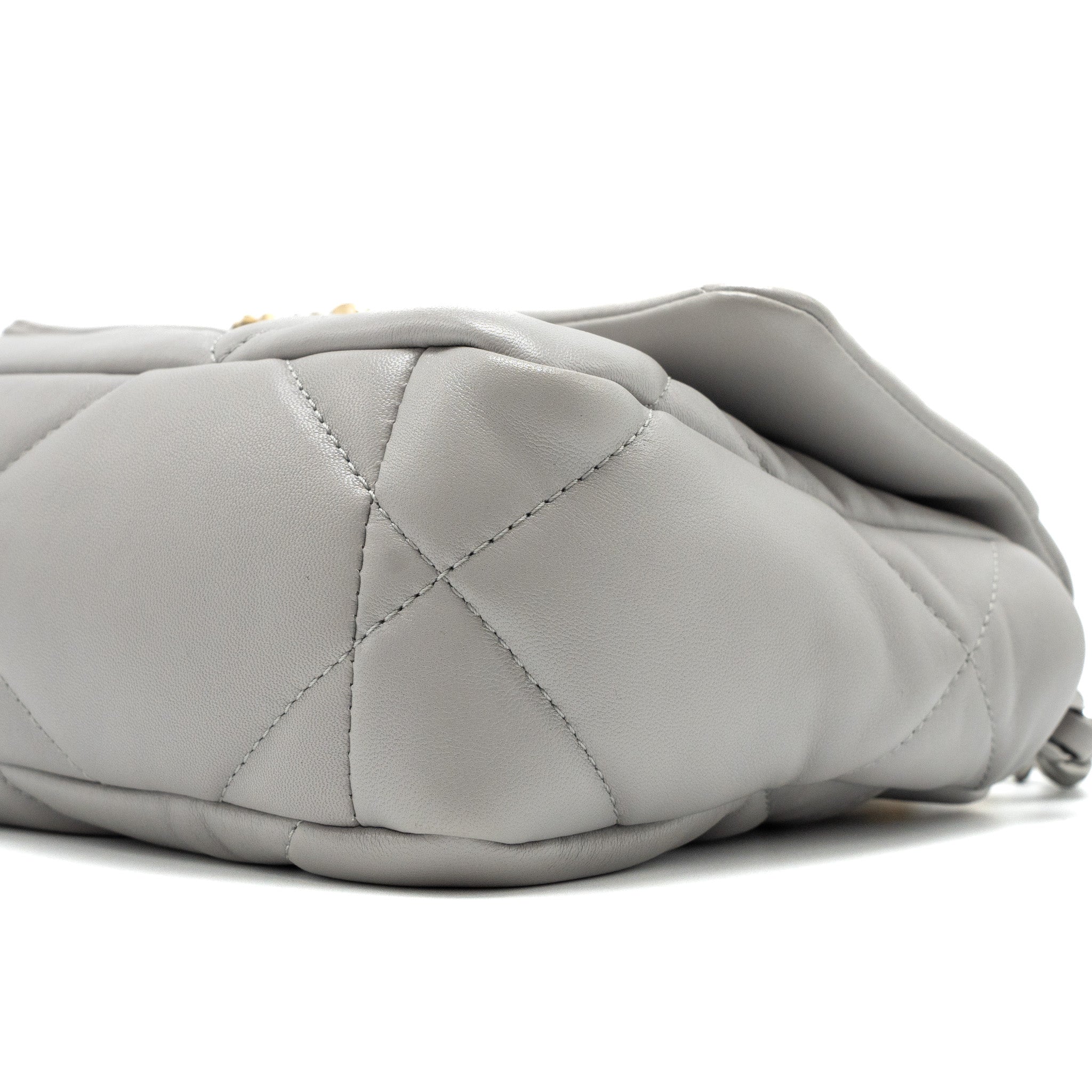 CHANEL SMALL 19 BAG LAMBSKIN LIGHT GREY MULTICOLOUR HARDWARE (MICROCHIP)