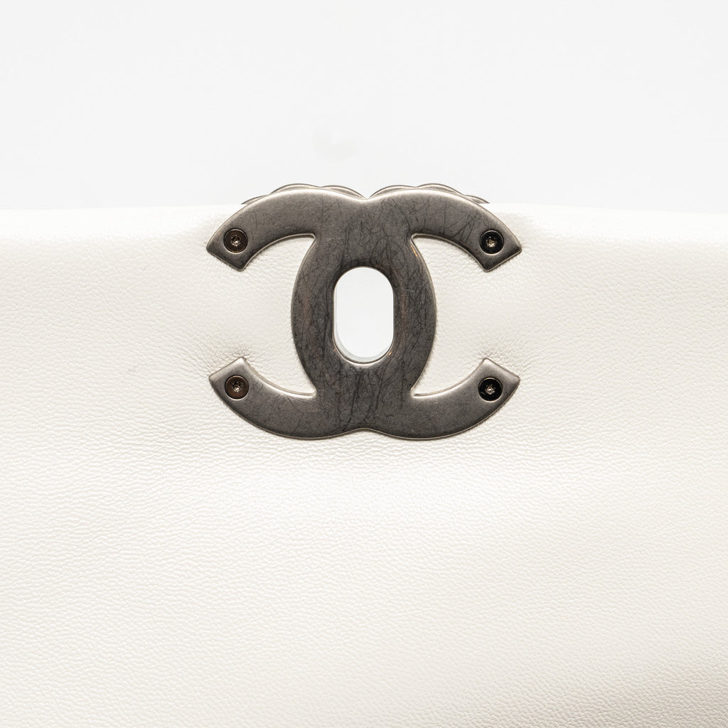 CHANEL SMALL 19 BAG LAMBSKIN WHITE MULTICOLOUR HARDWARE (MICROCHIP)