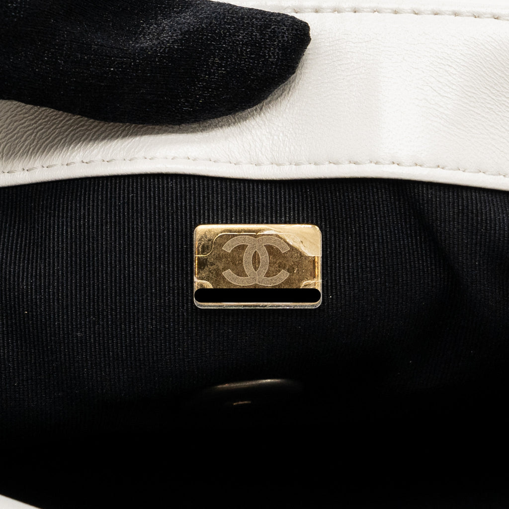 CHANEL SMALL 19 BAG LAMBSKIN WHITE MULTICOLOUR HARDWARE (MICROCHIP)