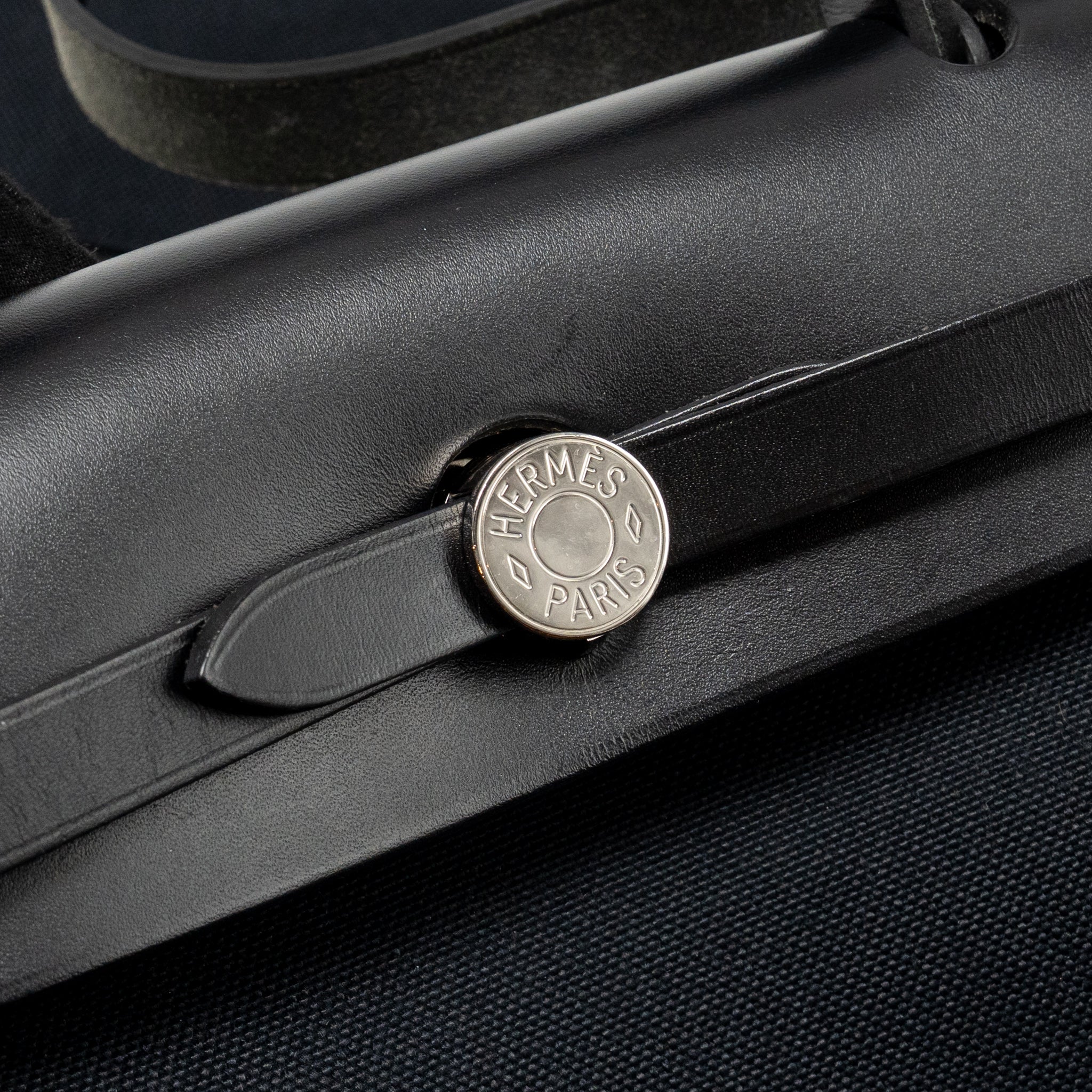 HERMES HERBAG 31 ZIP BAG CANVAS / HUNTER LEATHER BLACK SHW