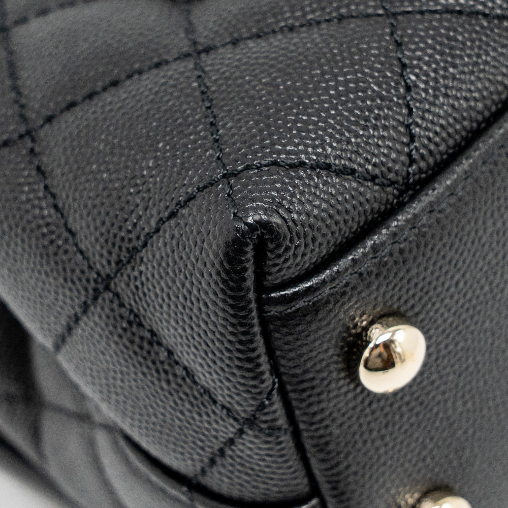 CHANEL MINI COCO HANDLE CAVIAR BLACK / BURGUNDY HANDLE LGHW (MICROCHIP)