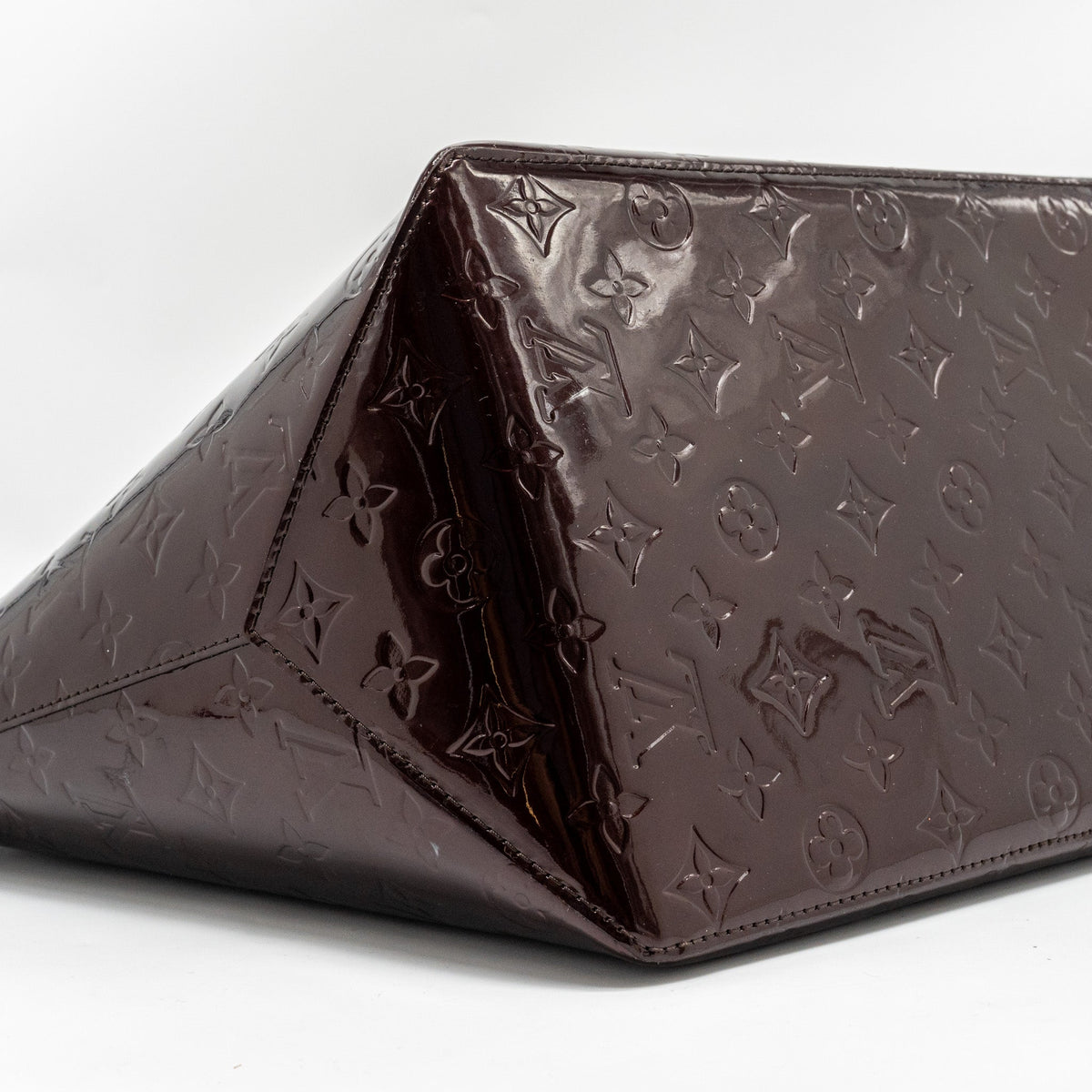 LOUIS VUITTON VERNIS BELLEVUE BAG PATENT AMARANTE GHW