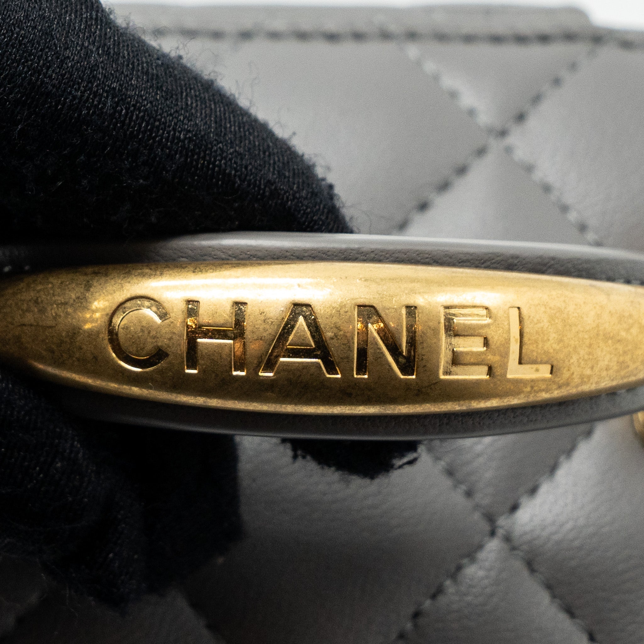 CHANEL TOP HANDLE MINI VANITY CASE LAMBSKIN GREY GHW(MICROCHIP)