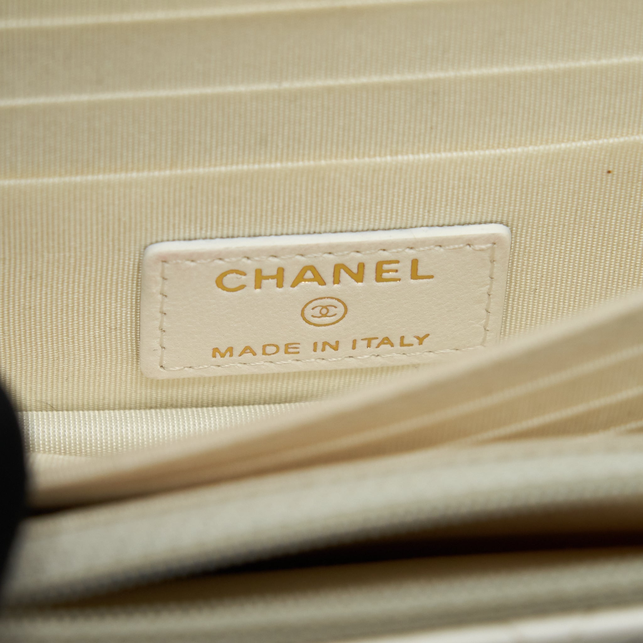 CHANEL RUFFLES MINI WALLET ON CHAINS WHITE GHW