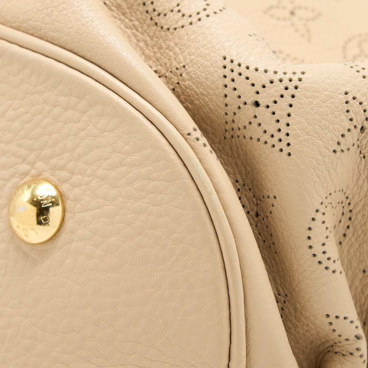 LOUIS VUITTON MAHINA HINA SHOULDER BAG BEIGE GHW