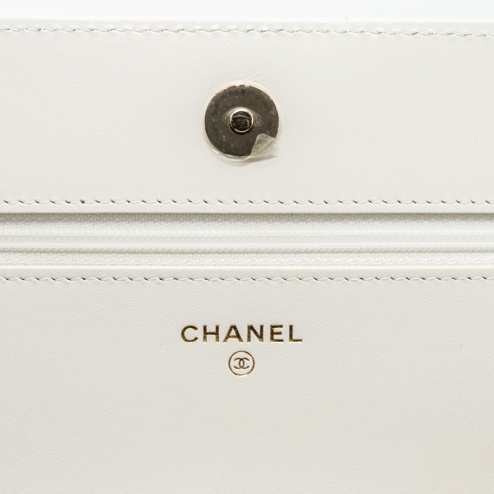 CHANEL BOY WALLET ON CHAIN CAVIAR WHITE LGHW (MICROCHIP)