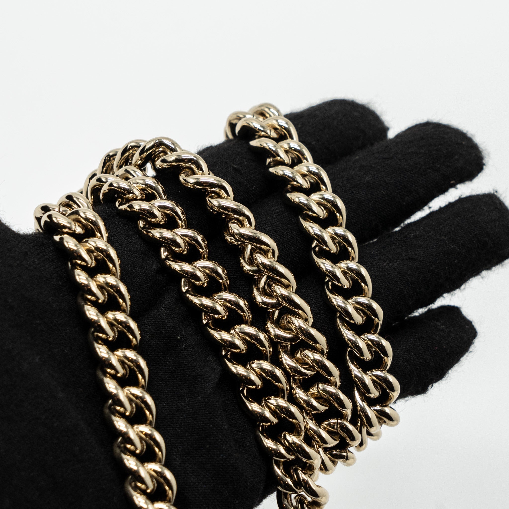 CHANEL BOY WALLET ON CHAIN CAVIAR WHITE LGHW (MICROCHIP)