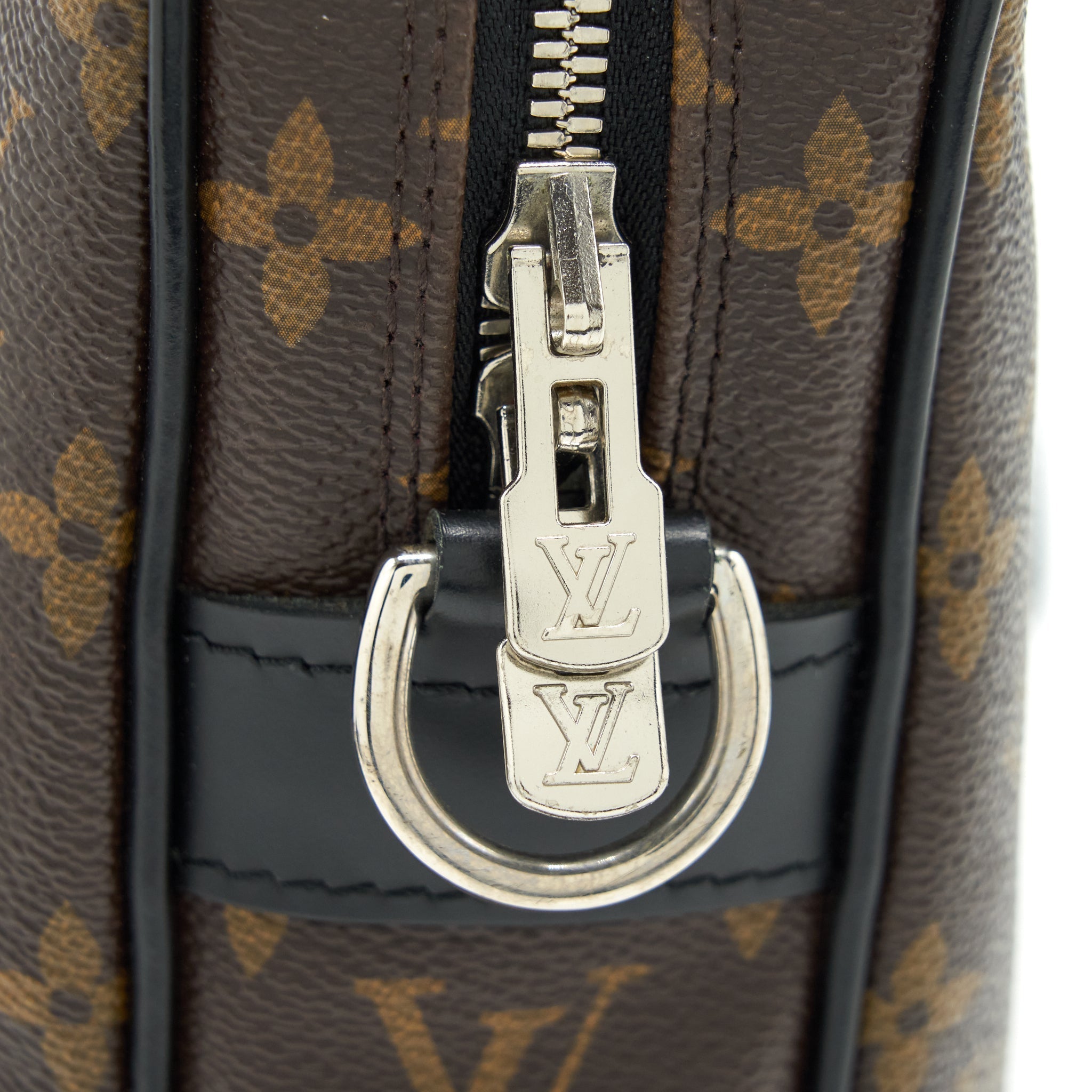 LOUIS VUITTON PORTE DOCUMENTS VOYAGE PM BAG MONOGRAM CANVAS
