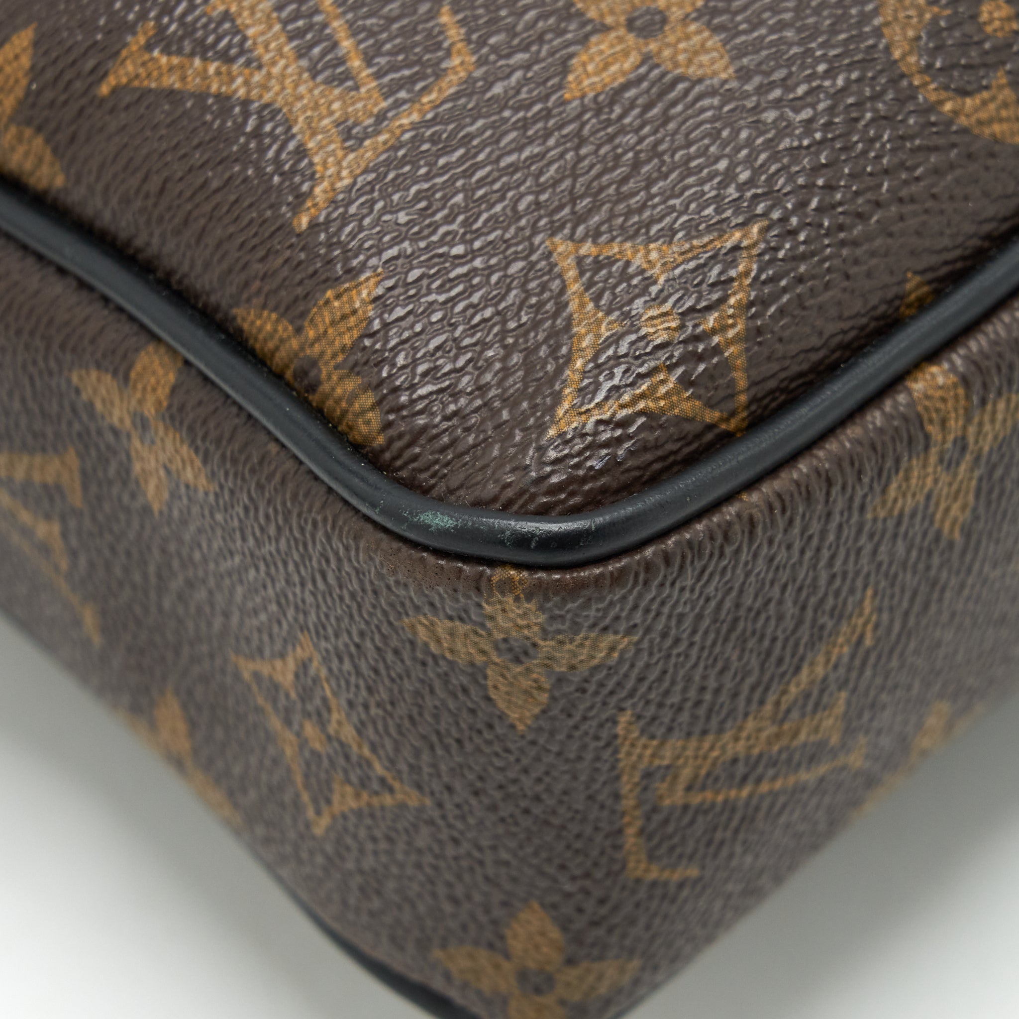 LOUIS VUITTON PORTE DOCUMENTS VOYAGE PM BAG MONOGRAM CANVAS