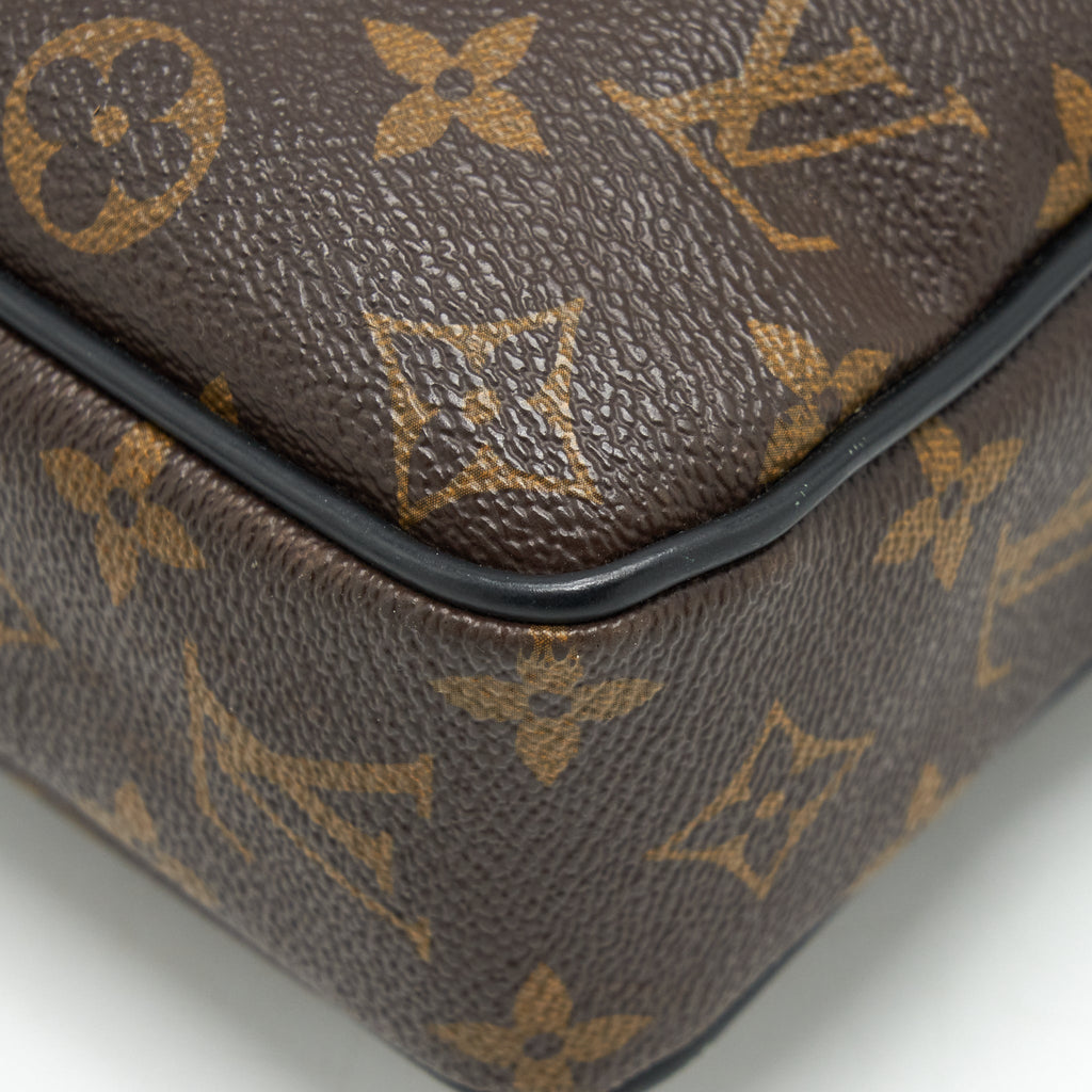 LOUIS VUITTON PORTE DOCUMENTS VOYAGE PM BAG MONOGRAM CANVAS