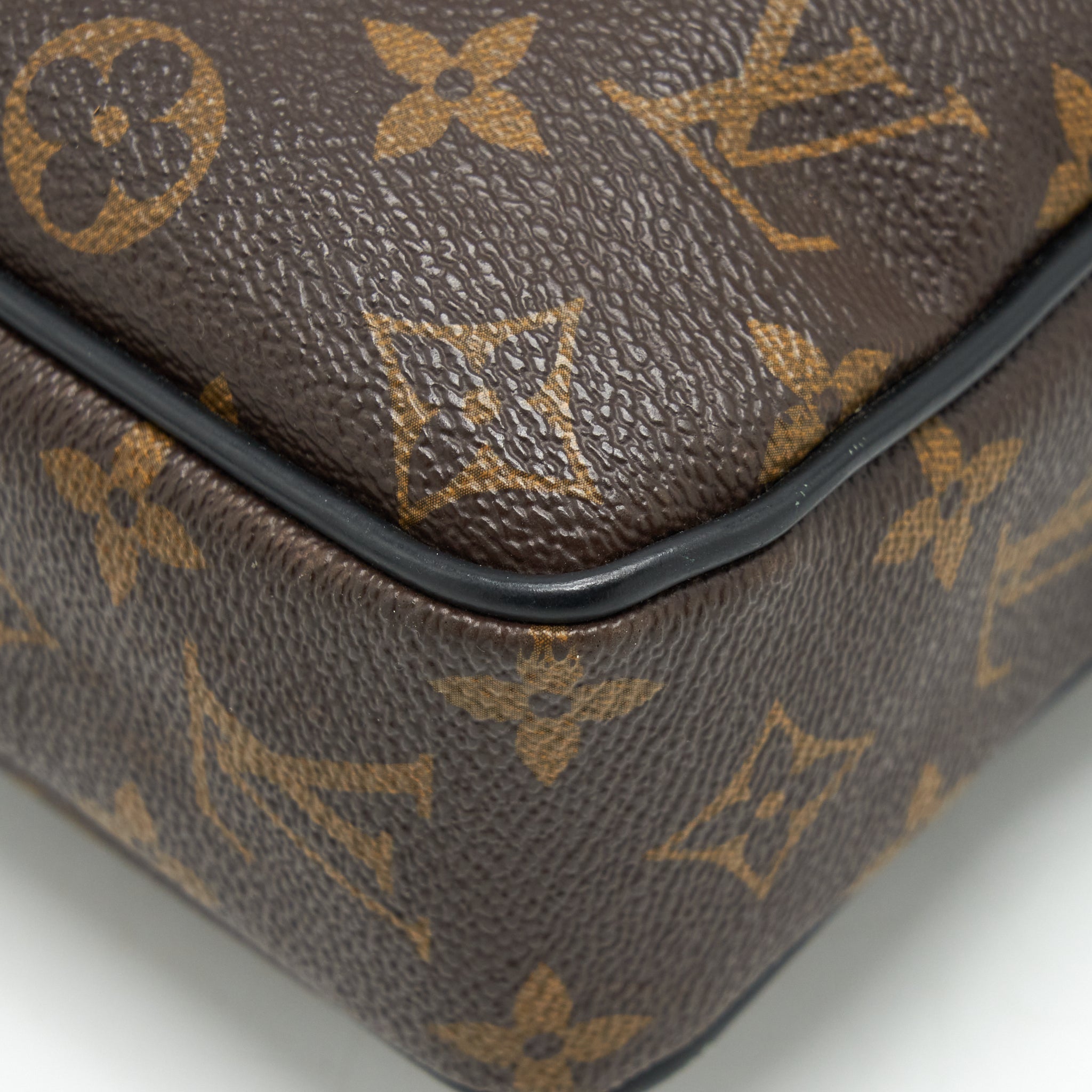 LOUIS VUITTON PORTE DOCUMENTS VOYAGE PM BAG MONOGRAM CANVAS