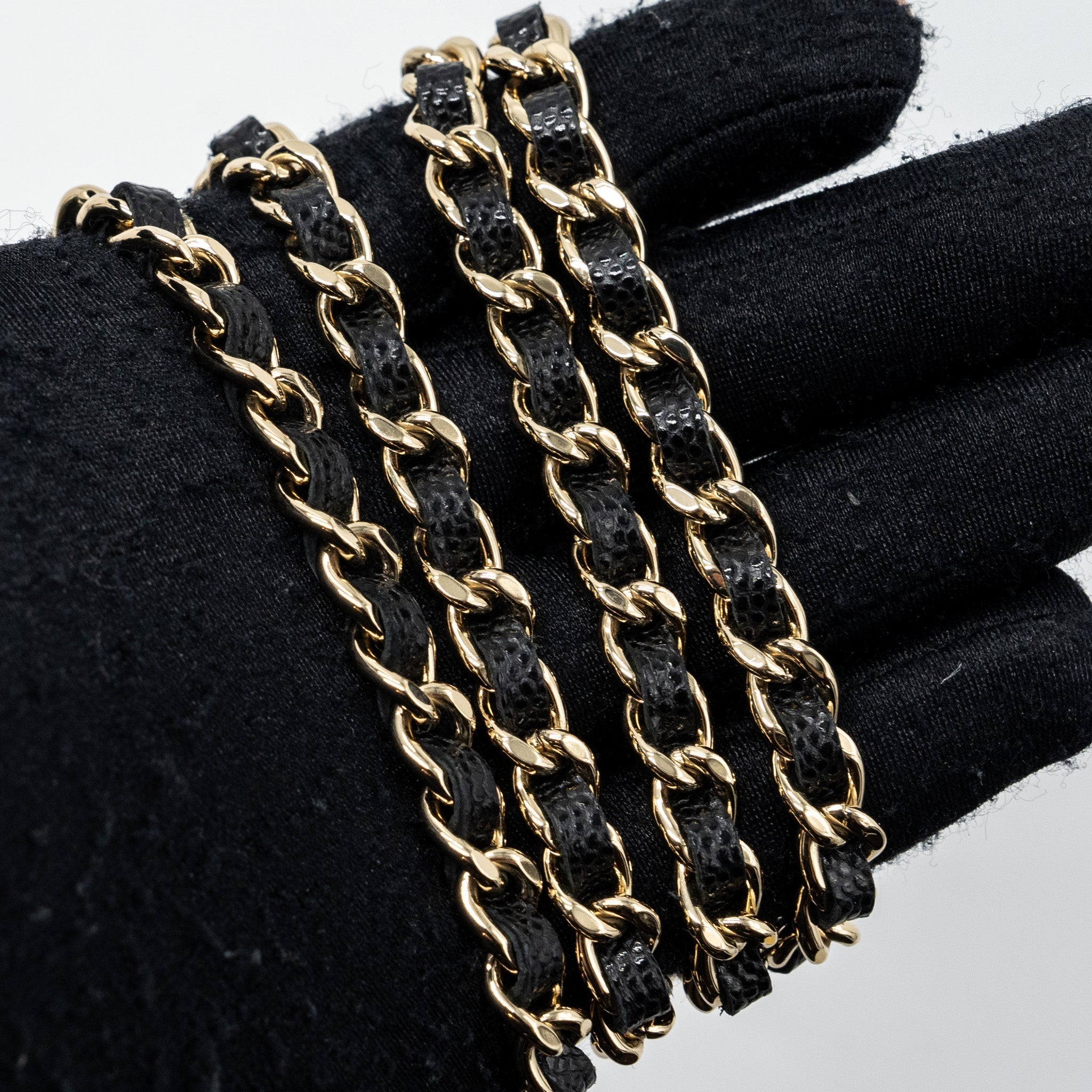 CHANEL DETAILED LOGO WALLET ON CHAIN BLACK CAVIAR LGHW (MICROCHIP)
