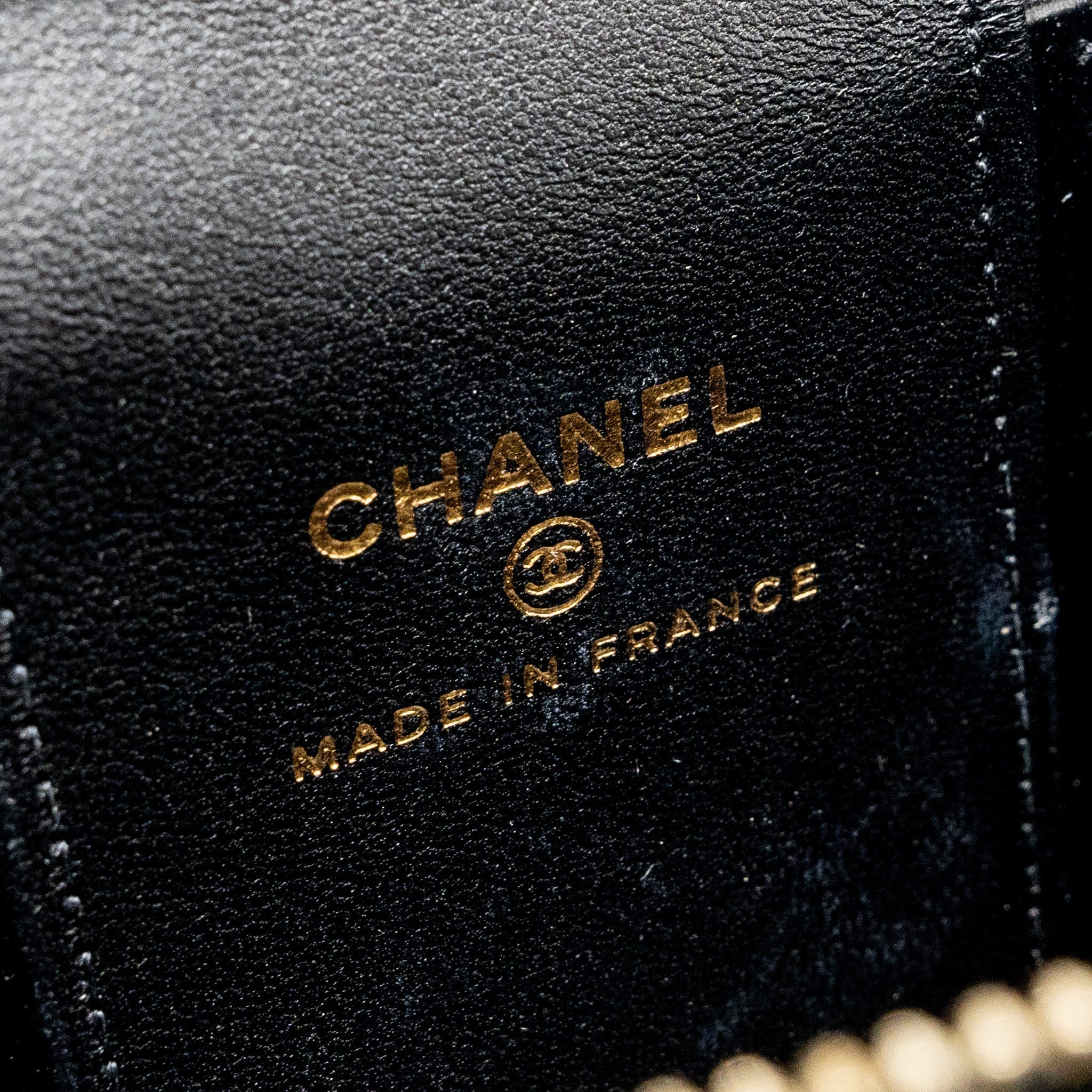 CHANEL TOP HANDLE MINI VANITY CASE WITH CHAIN LAMBSKIN BLACK GHW (MICROCHIP)