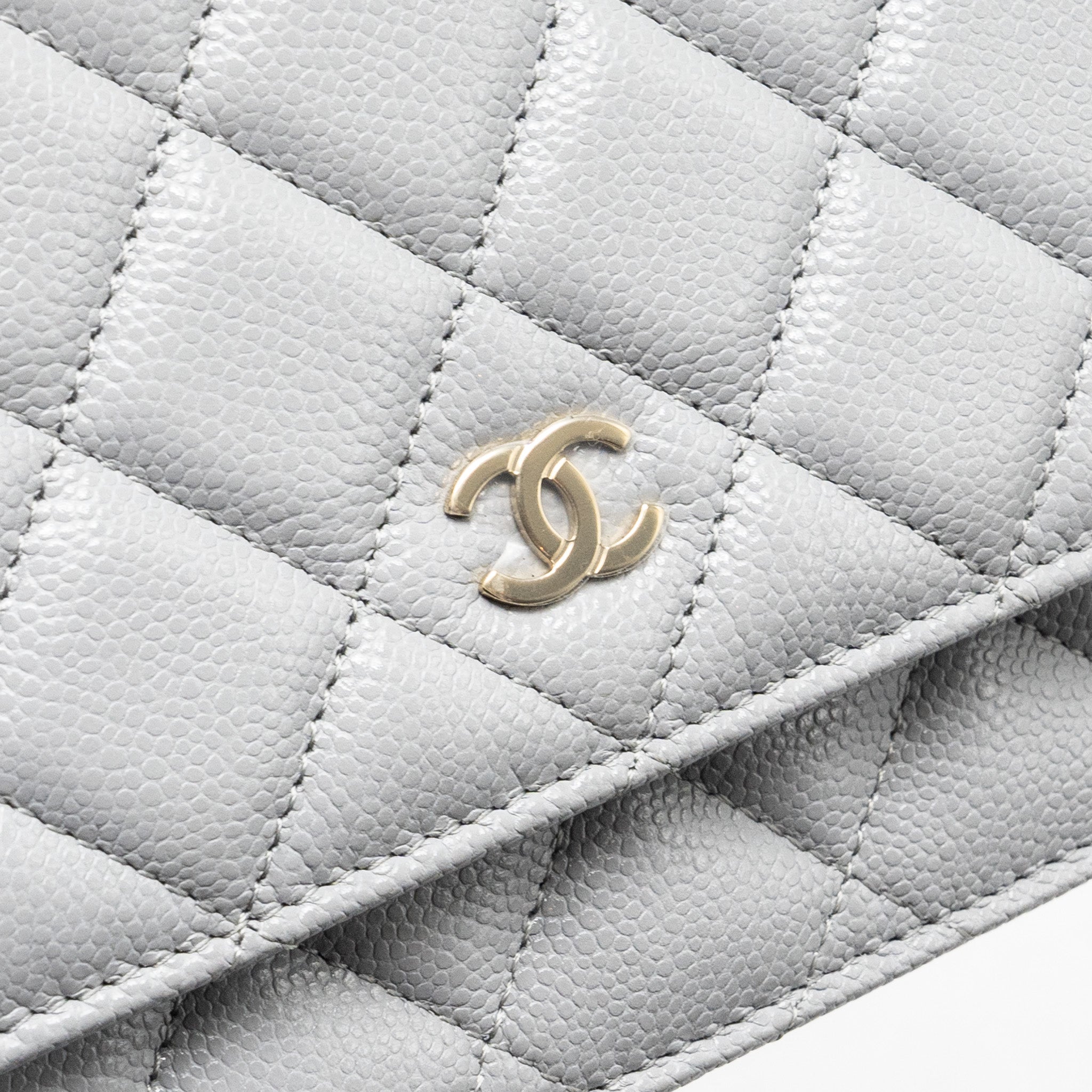 CHANEL CLASSIC WALLET ON CHAIN CAVIAR LIGHT GREY LGHW (MICROCHIP)