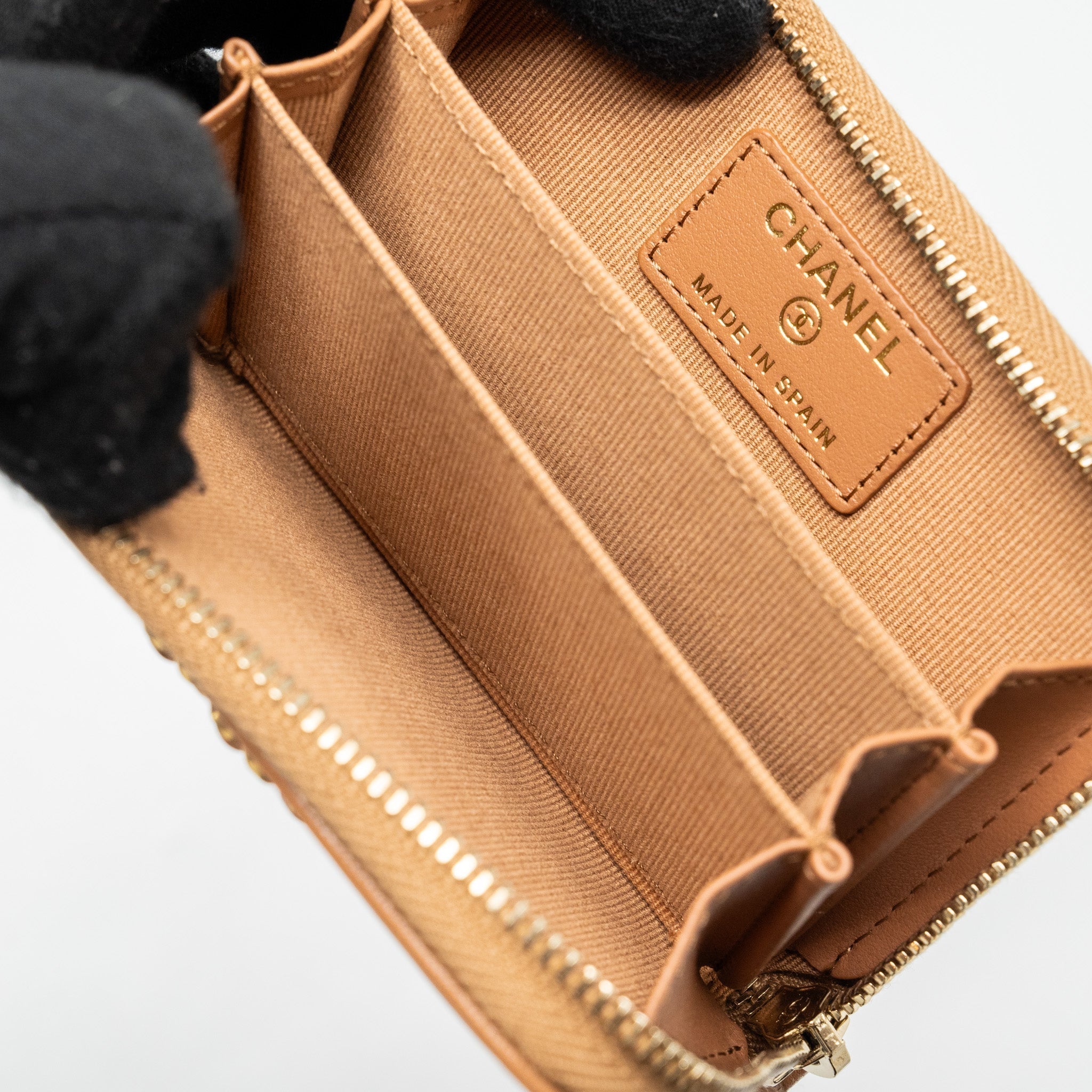CHANEL 19 ZIP CARD HOLDER LAMBSKIN BEIGE GHW (MICROCHIP)
