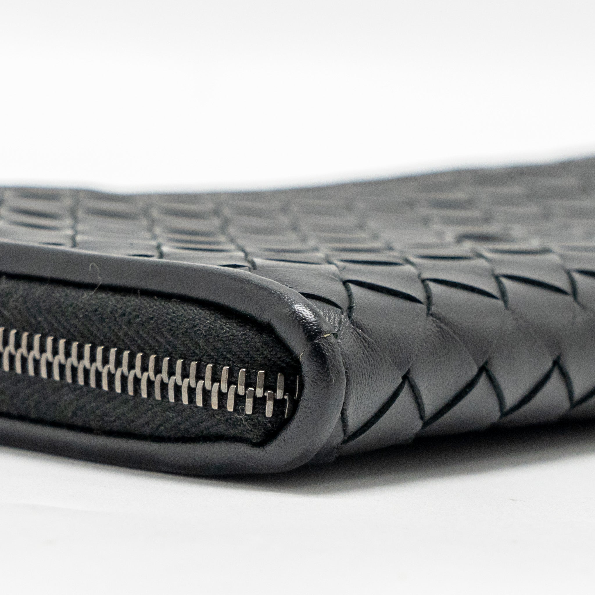 BOTTEGA VENETA INTRECCIATO WALLET CALFSKIN BLACK WITH BLACK HARDWARE