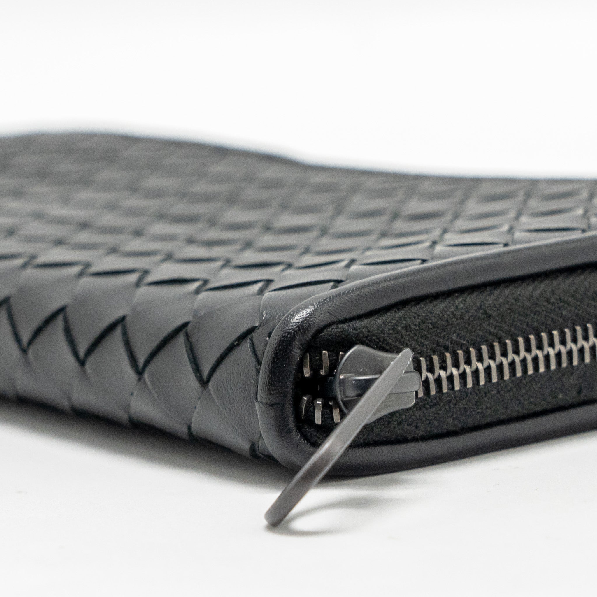 BOTTEGA VENETA INTRECCIATO WALLET CALFSKIN BLACK WITH BLACK HARDWARE
