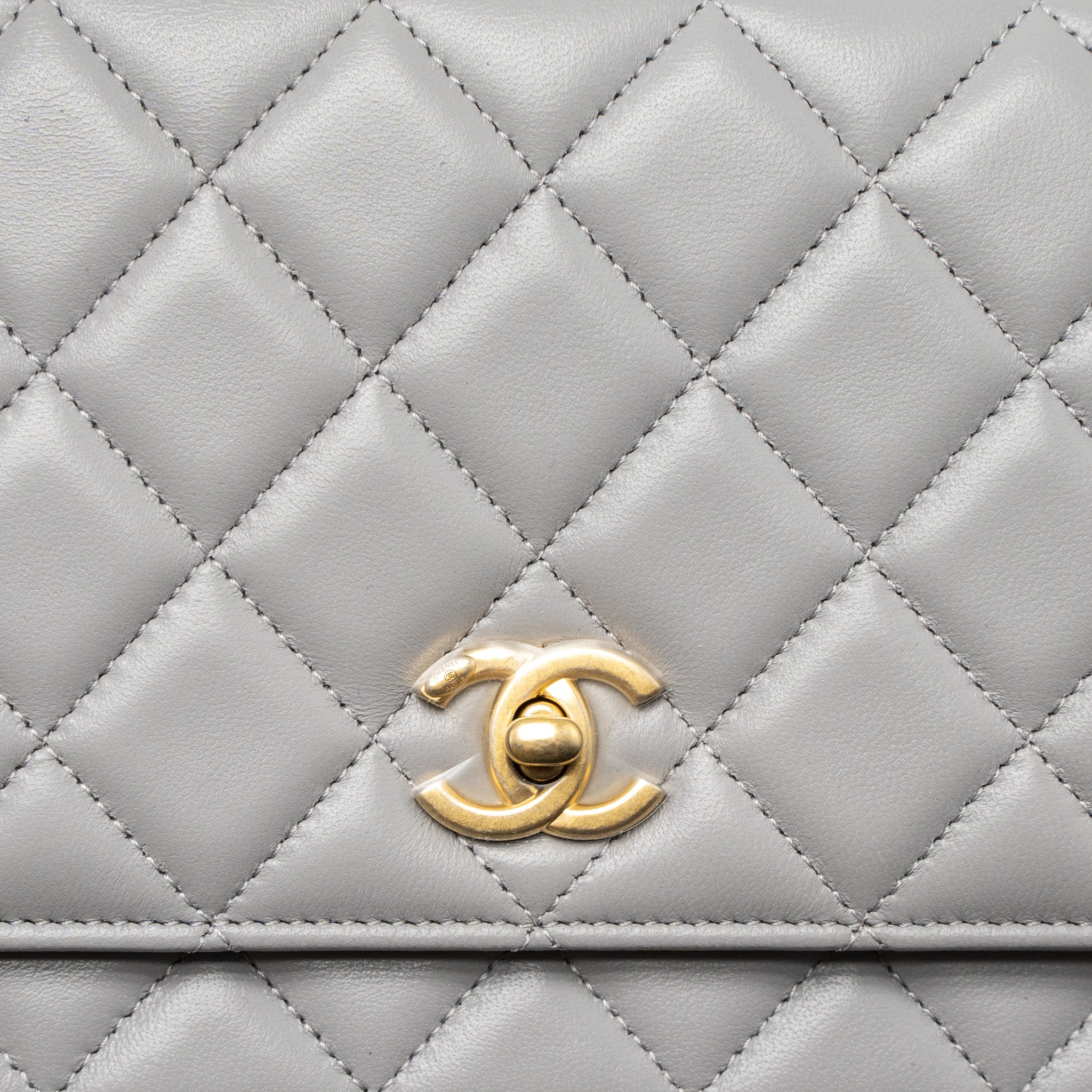 CHANEL PEARL CRUSH WALLET ON CHAIN LAMBSKIN LIGHT GREY BRUSHED GHW (MICROCHIP)