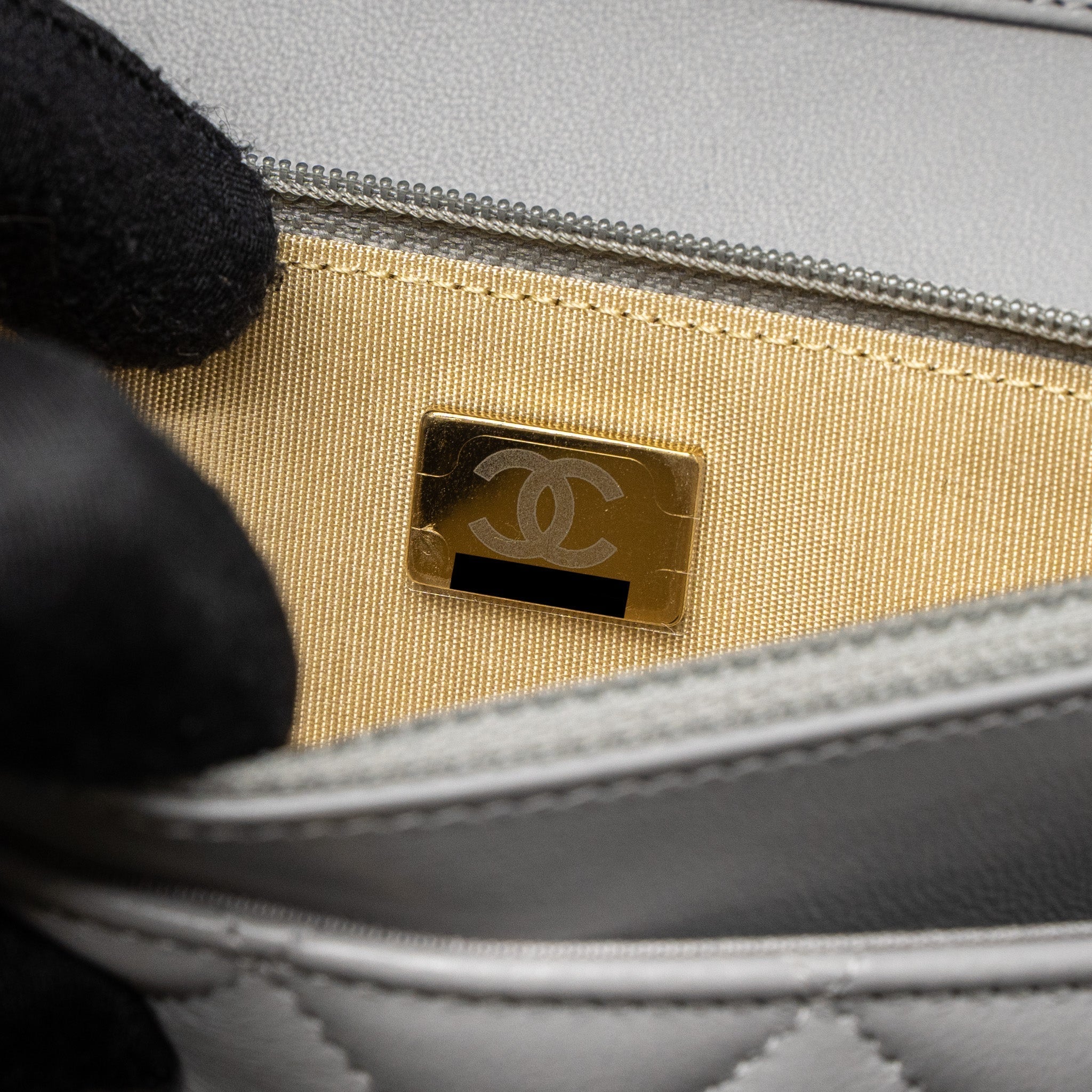 CHANEL PEARL CRUSH WALLET ON CHAIN LAMBSKIN LIGHT GREY BRUSHED GHW (MICROCHIP)