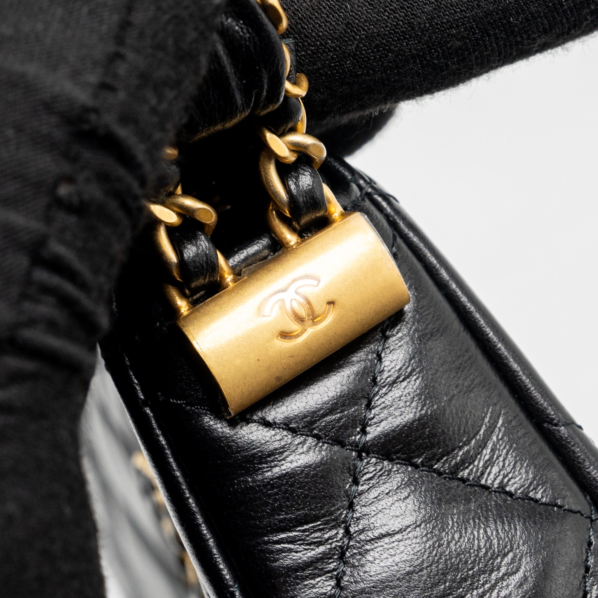 CHANEL 23K SMALL HOBO SHOULDER BAG CALFSKIN BLACK GHW (MICROCHIP)
