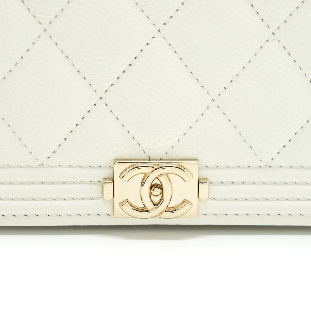 CHANEL BOY WALLET ON CHAIN CAVIAR WHITE LGHW (MICROCHIP)